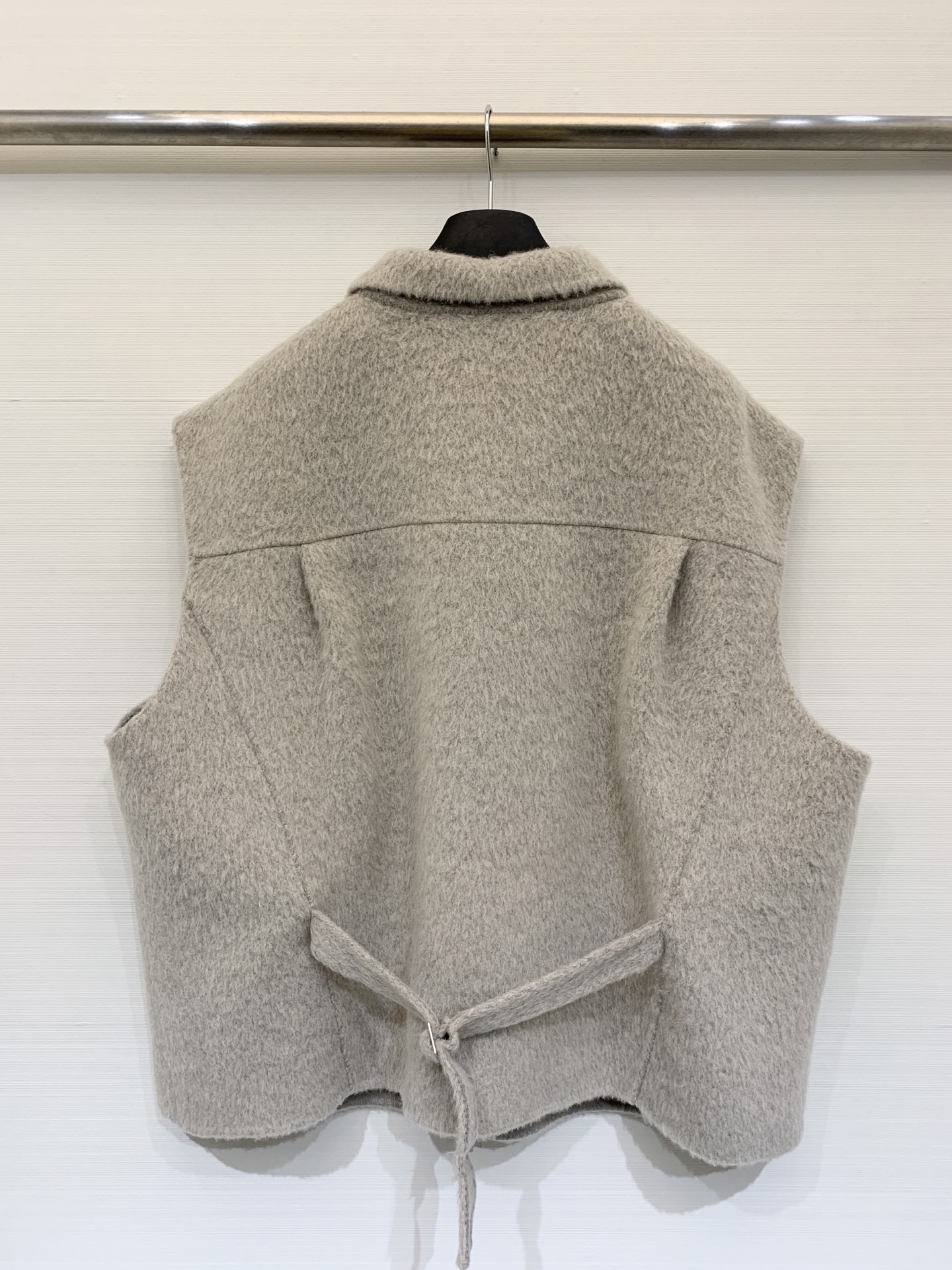 Chloe 25秋冬新款 翻领双面羊驼毛马甲开衫外套 羊驼羊毛混纺面料 撞色双口袋设计 宽松版型显瘦减龄