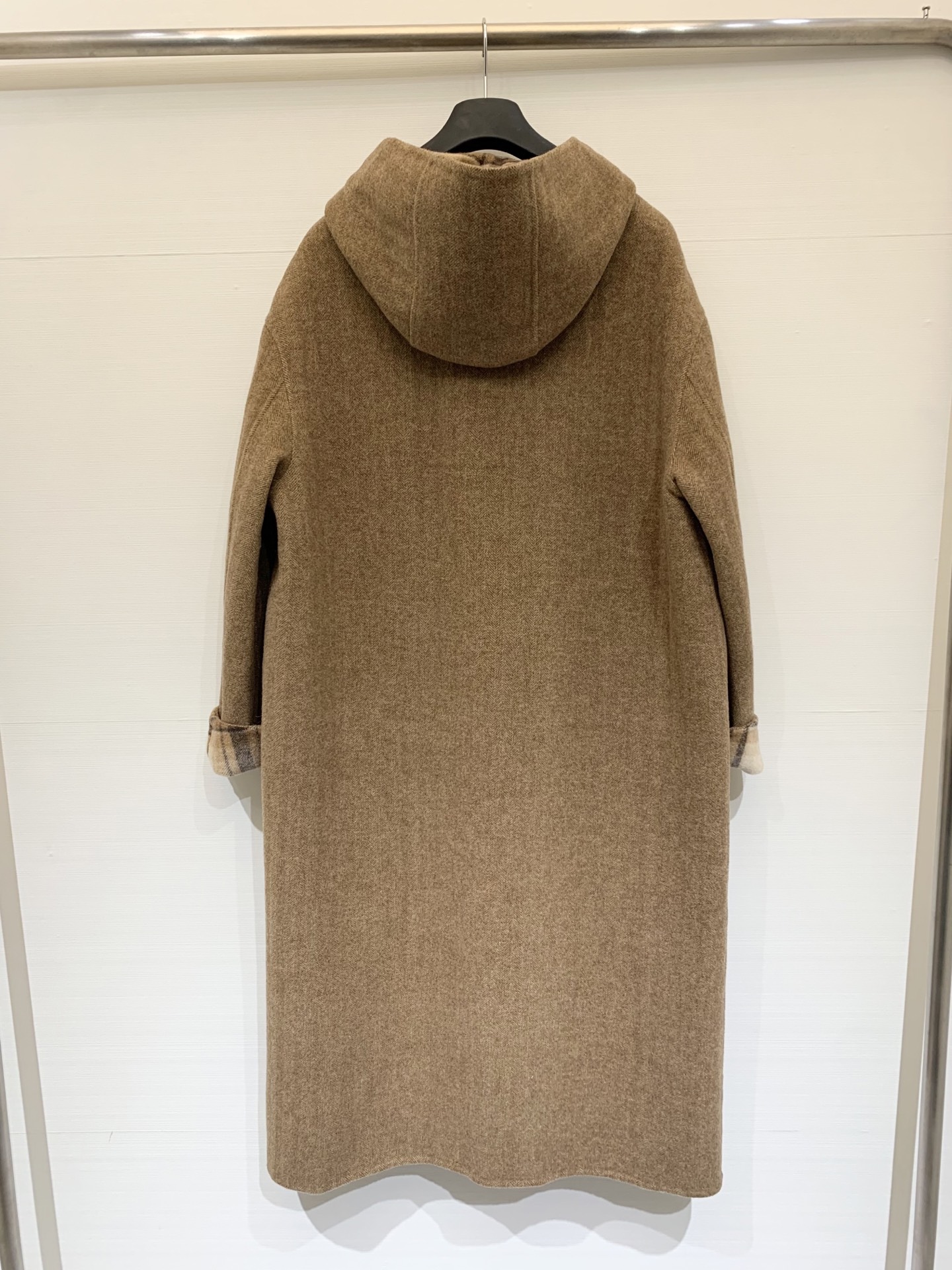 Chloe 25秋冬新款 经典牛角扣羊驼毛连帽大衣 内外相互交映经典格纹 精纺羊驼毛羊毛混纺面料 温暖舒