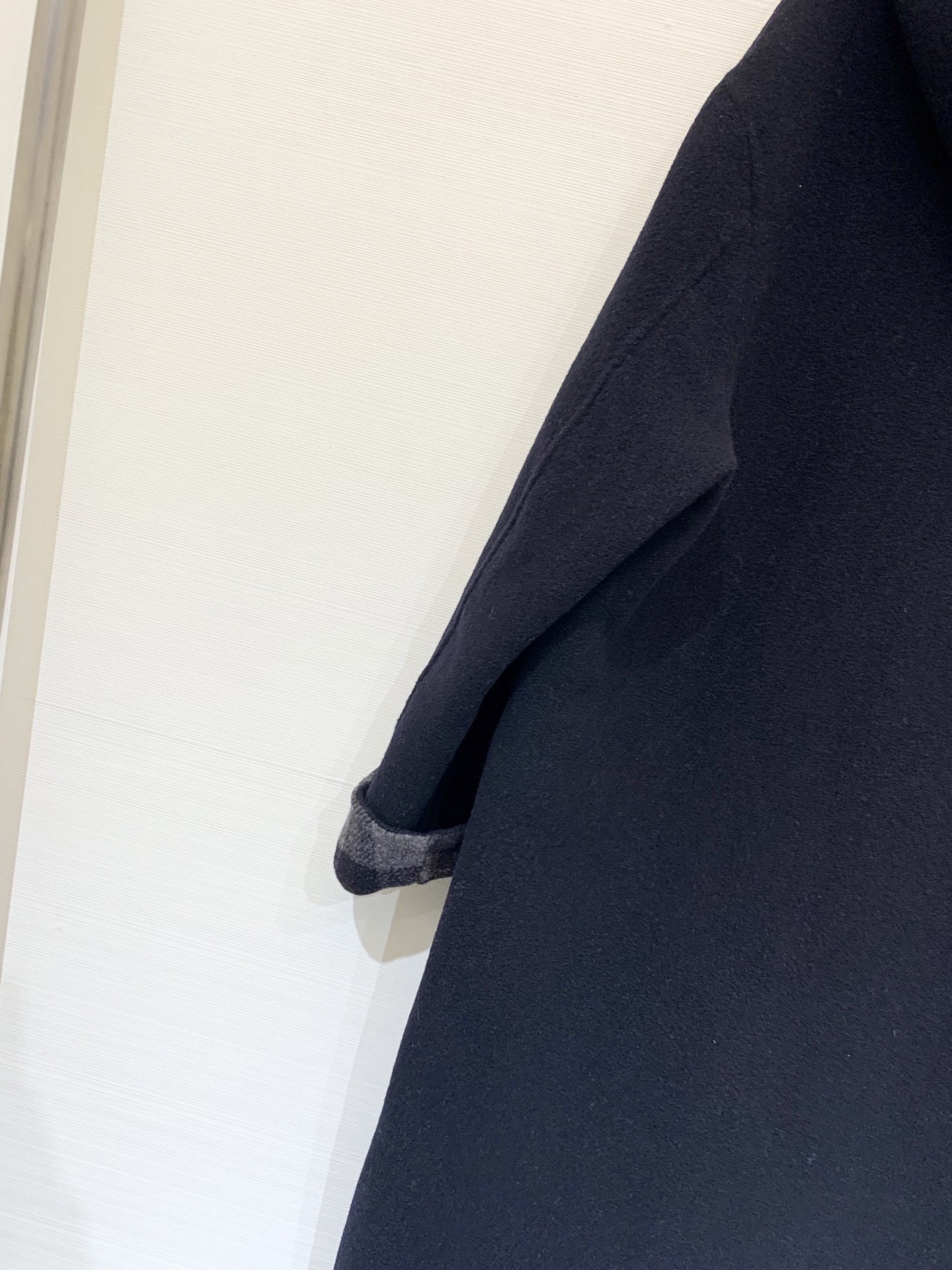 Chloe 25秋冬新款 经典牛角扣羊驼毛连帽大衣 内外相互交映经典格纹 精纺羊驼毛羊毛混纺面料 温暖舒