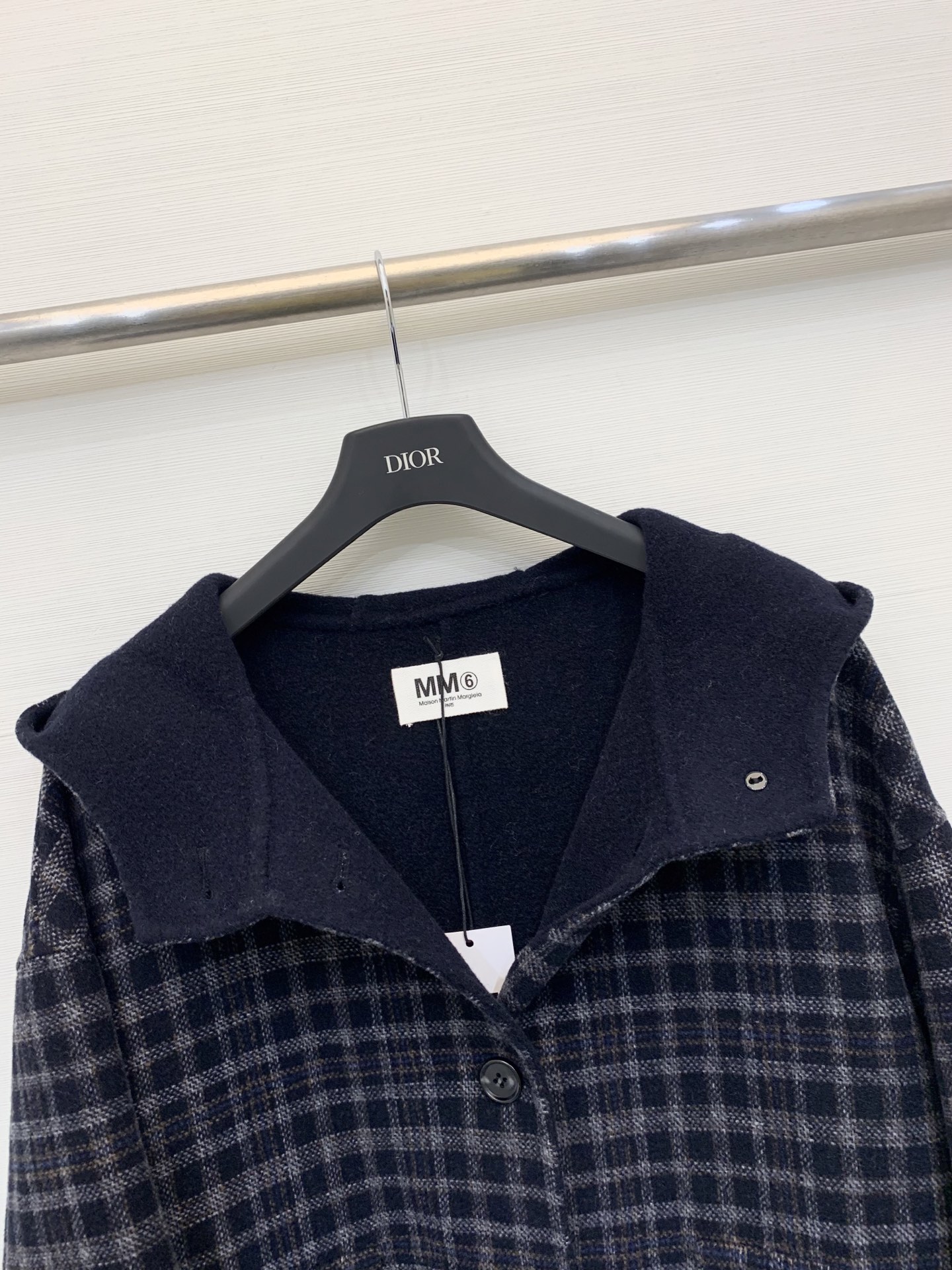 MM6 25秋冬新款 双面羊毛格子连帽大衣 冬日复古气息扑面而来 时髦减龄 帽子点缀数字🔢Logo 超正