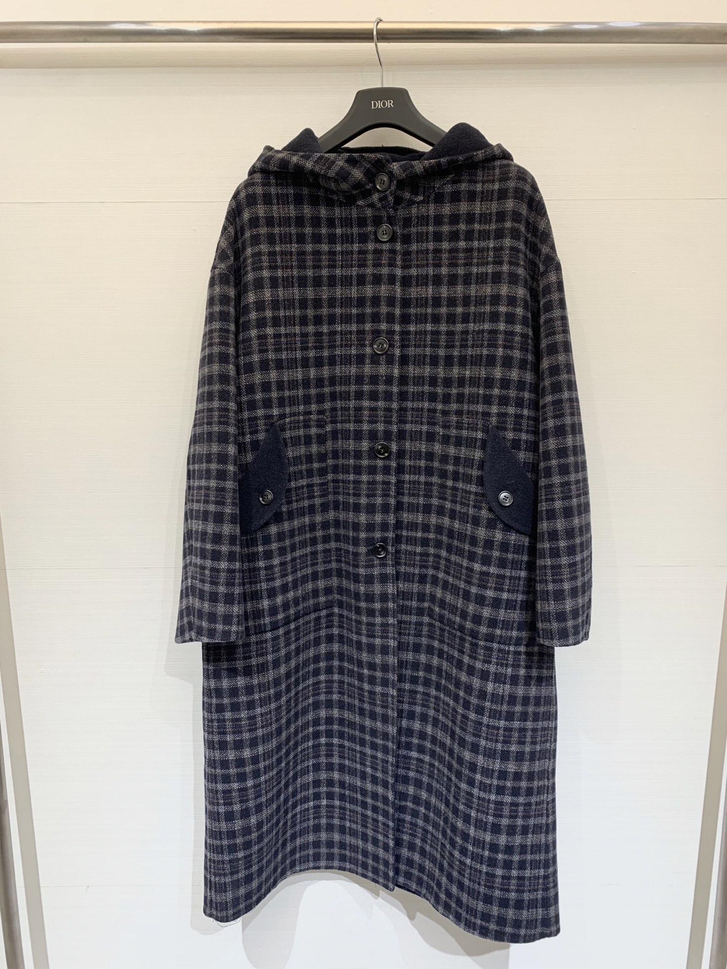 NO:560275,MM6 25 new autumn and winter style double-sided wool plaid hooded coat, with a retro winter atmosphere, fashionable and age-reducing, hat embellished with digital logo, super authentic minimalist look, customized pure wool plaid fabric, silhouette tailoring, size sml, masion margiela, hats, alexander wang19860909MM6 25秋冬新款 双面羊毛格子连帽大衣 冬日复古气息扑面而来 时髦减龄 帽子点缀数字Logo 超正的极简穿搭Look 定制的纯羊毛格子面料 廓形感剪裁版型 码数sml,,masion margiela,hats,alexander wang,Women's clothing