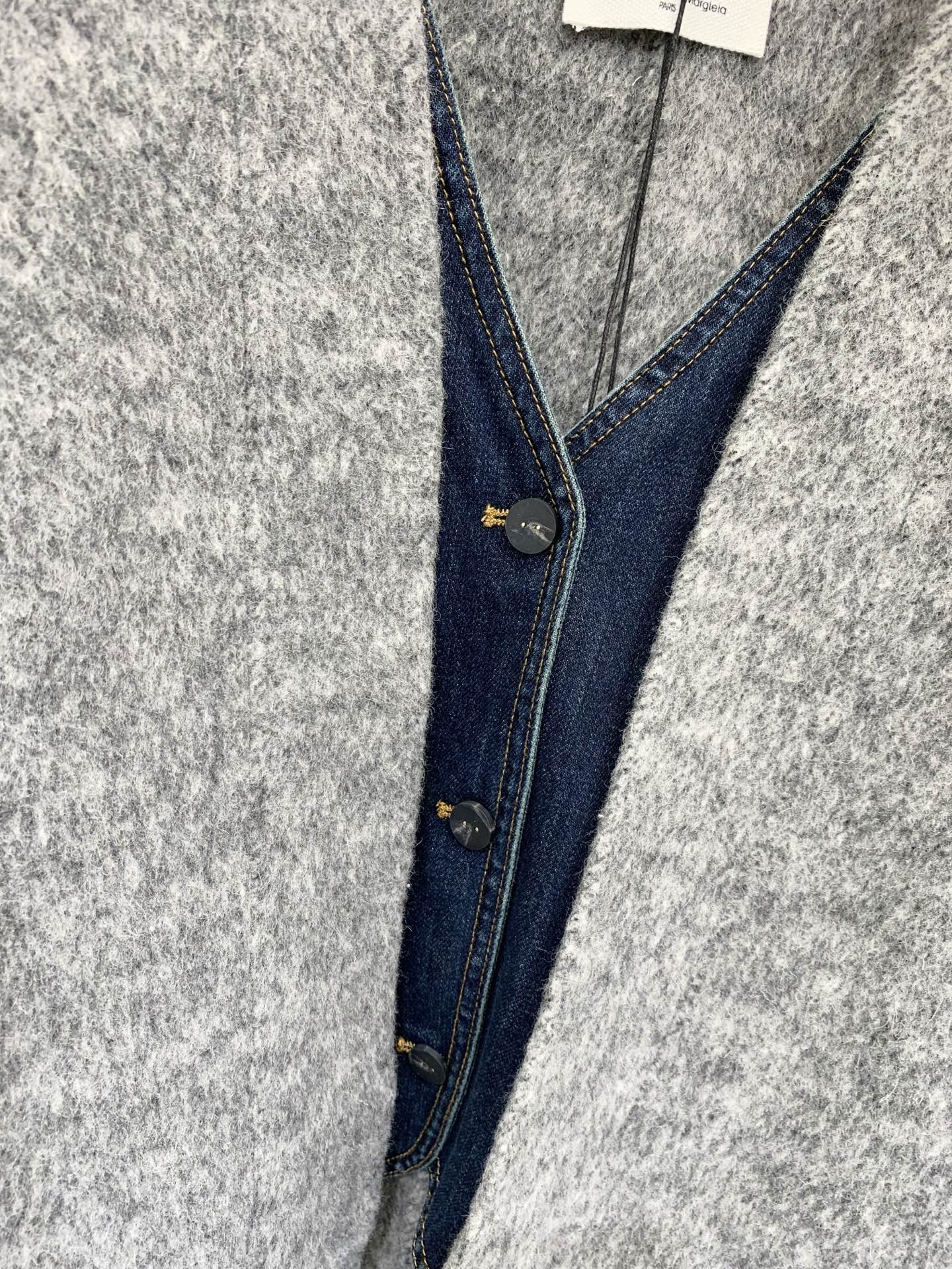 MM6 25秋冬新款 牛仔马甲拼假两件双面羊毛外套 yb定制100%羊毛面料 非常独特的牛仔拼接设计 看