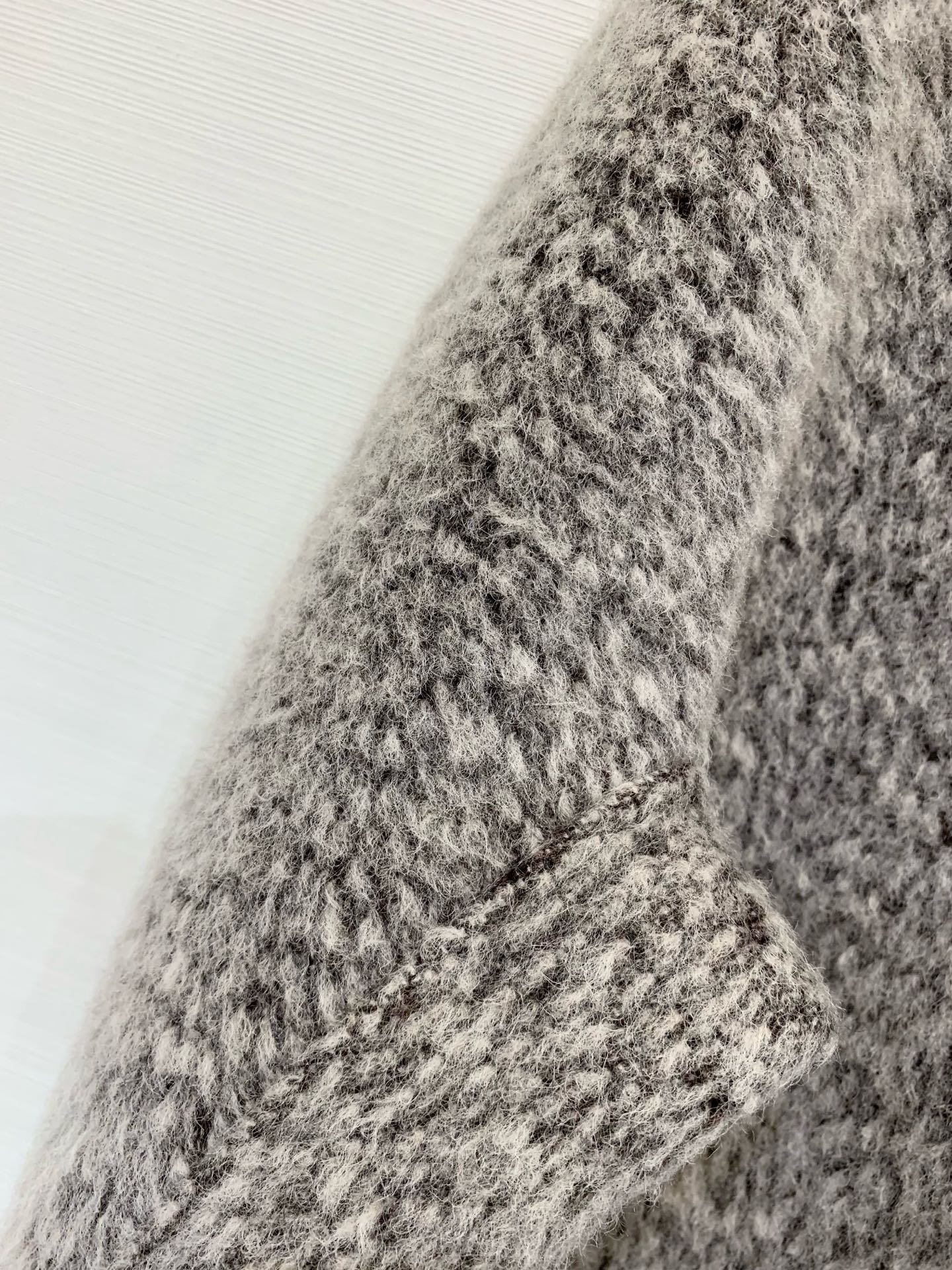 BV 25秋冬新款 编织皮领配包包中长款长毛羊毛大衣，爆款🔥首推，采用安第斯高级别长毛面料 保暖的同时更