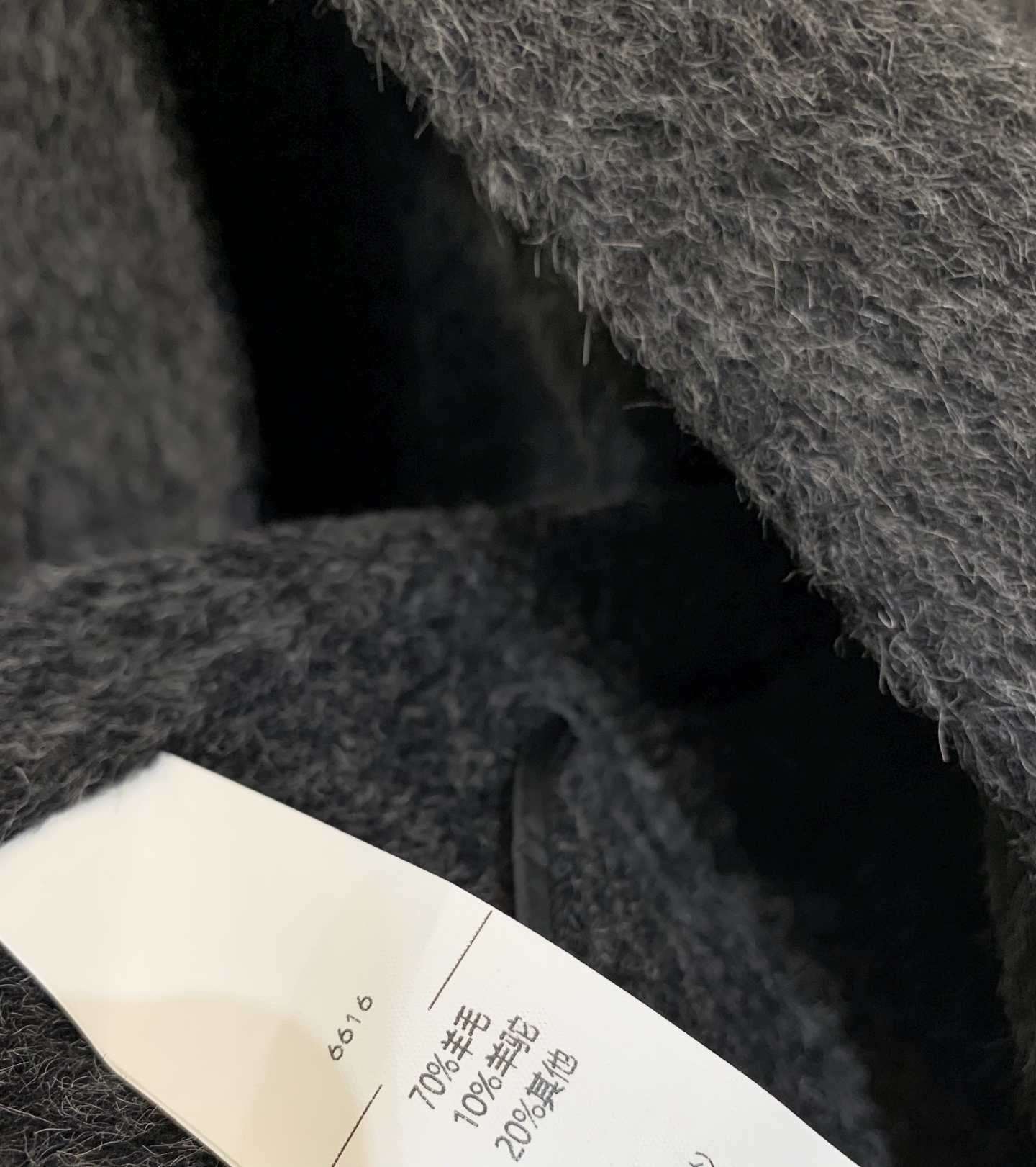 BV 25秋冬新款 编织皮领配包包中长款长毛羊毛大衣，爆款🔥首推，采用安第斯高级别长毛面料 保暖的同时更