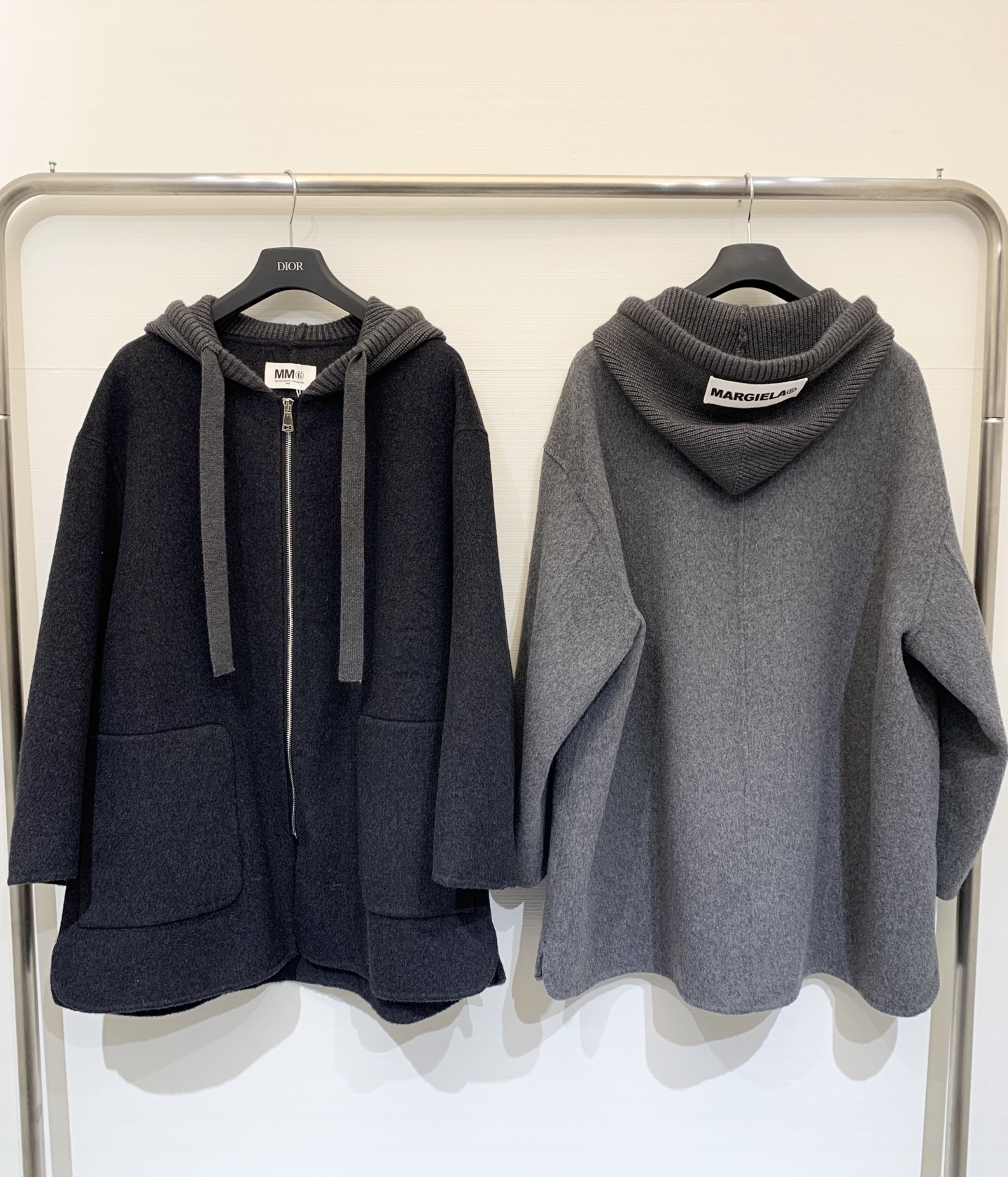 MM6 25秋冬新款 拼接针织帽双面羊绒中长款大衣 灰色色系高级满满 高品质羊绒羊毛面料 触感柔软细腻 