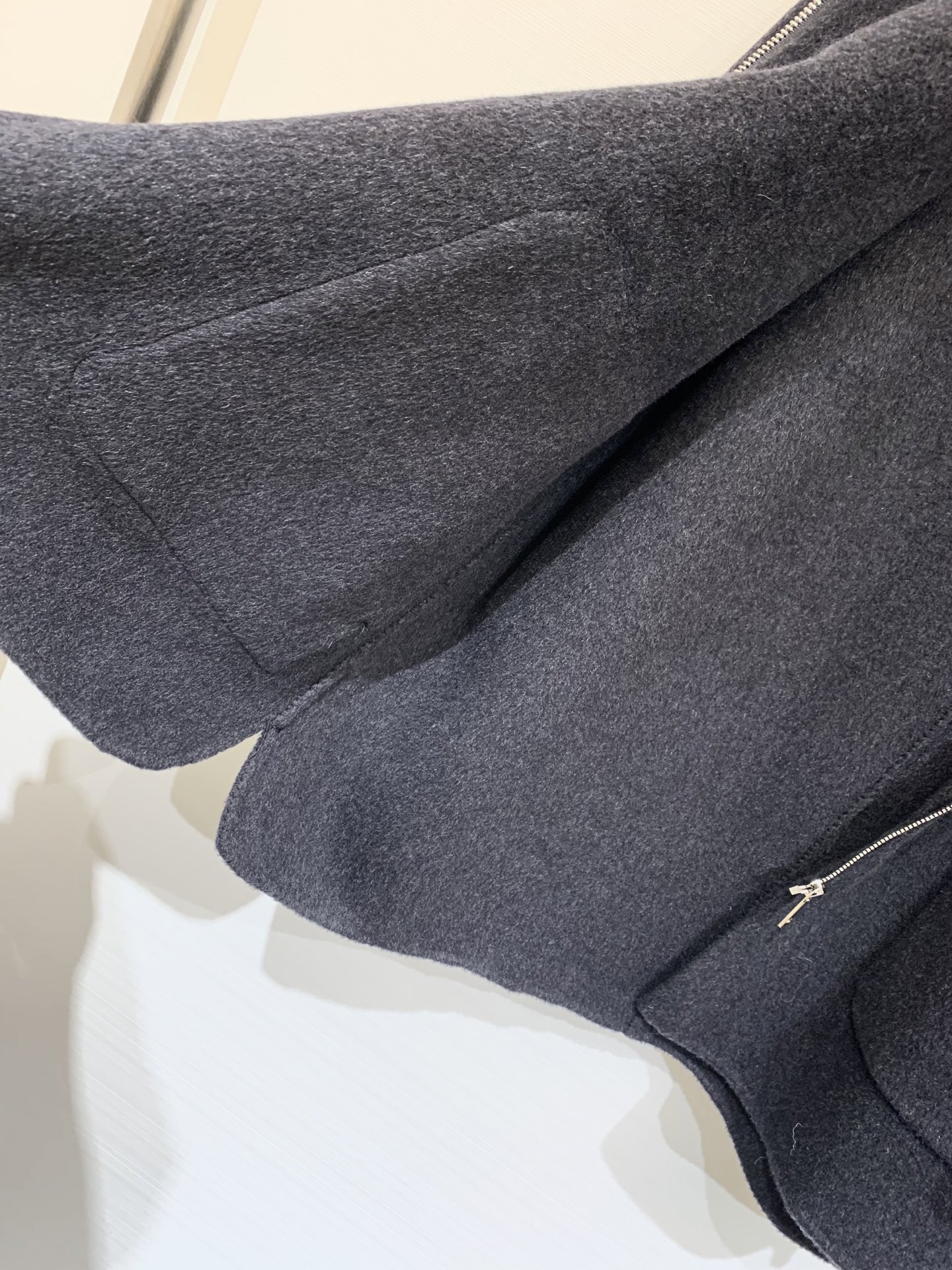 MM6 25秋冬新款 拼接针织帽双面羊绒中长款大衣 灰色色系高级满满 高品质羊绒羊毛面料 触感柔软细腻 