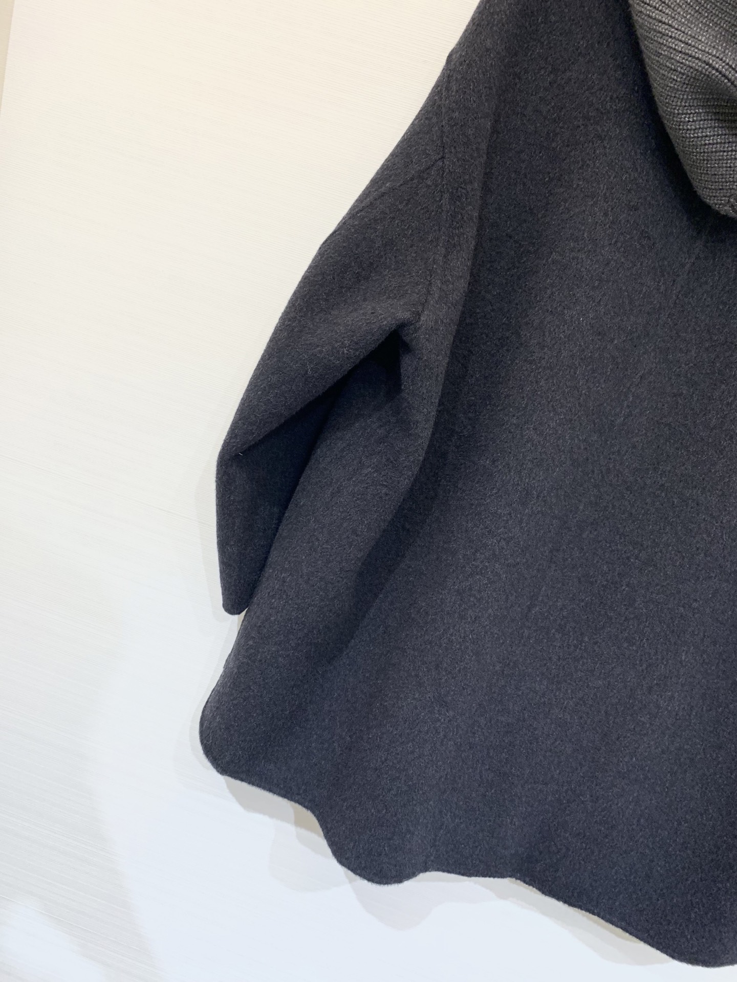 MM6 25秋冬新款 拼接针织帽双面羊绒中长款大衣 灰色色系高级满满 高品质羊绒羊毛面料 触感柔软细腻 