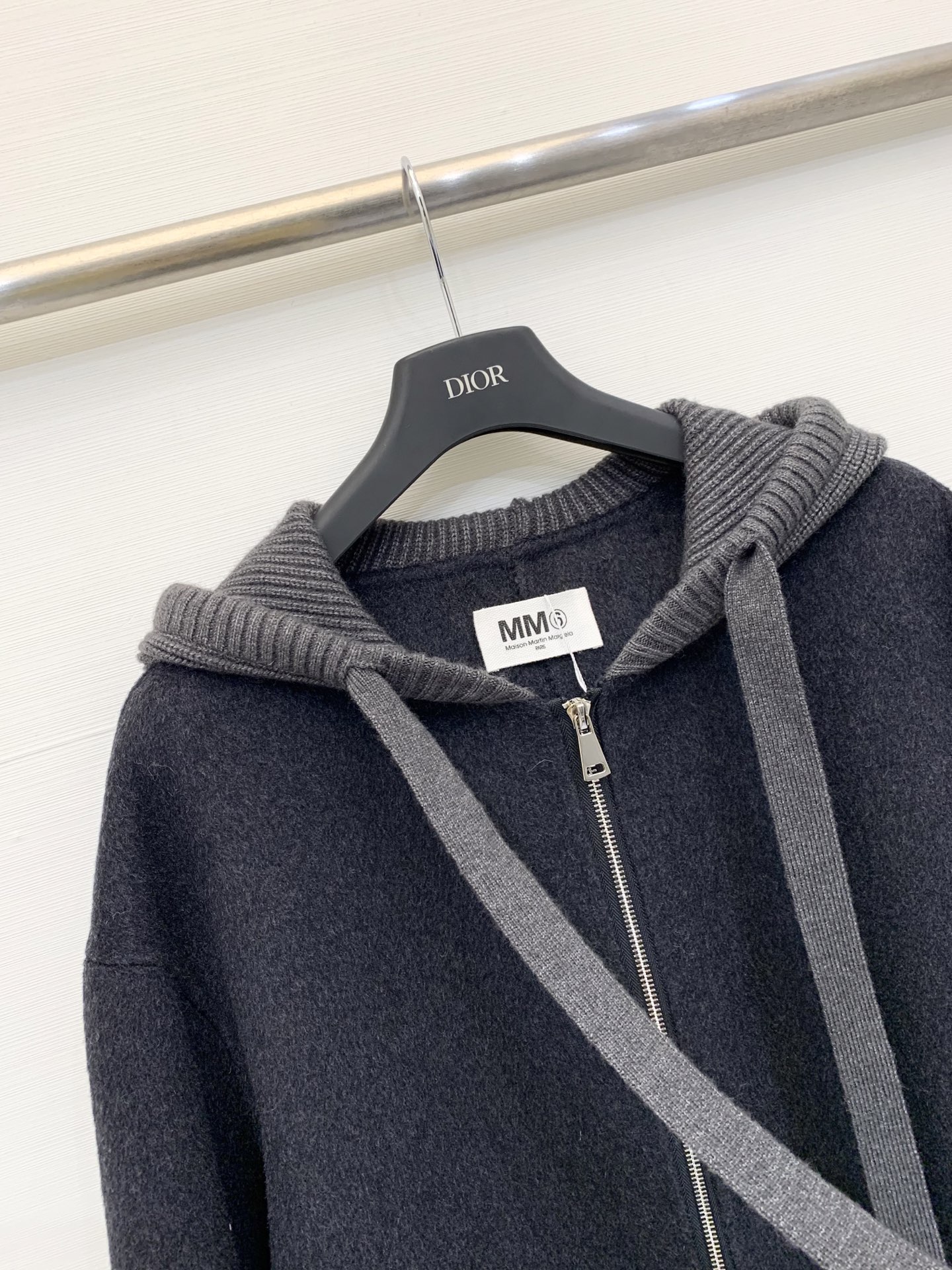 MM6 25秋冬新款 拼接针织帽双面羊绒中长款大衣 灰色色系高级满满 高品质羊绒羊毛面料 触感柔软细腻 