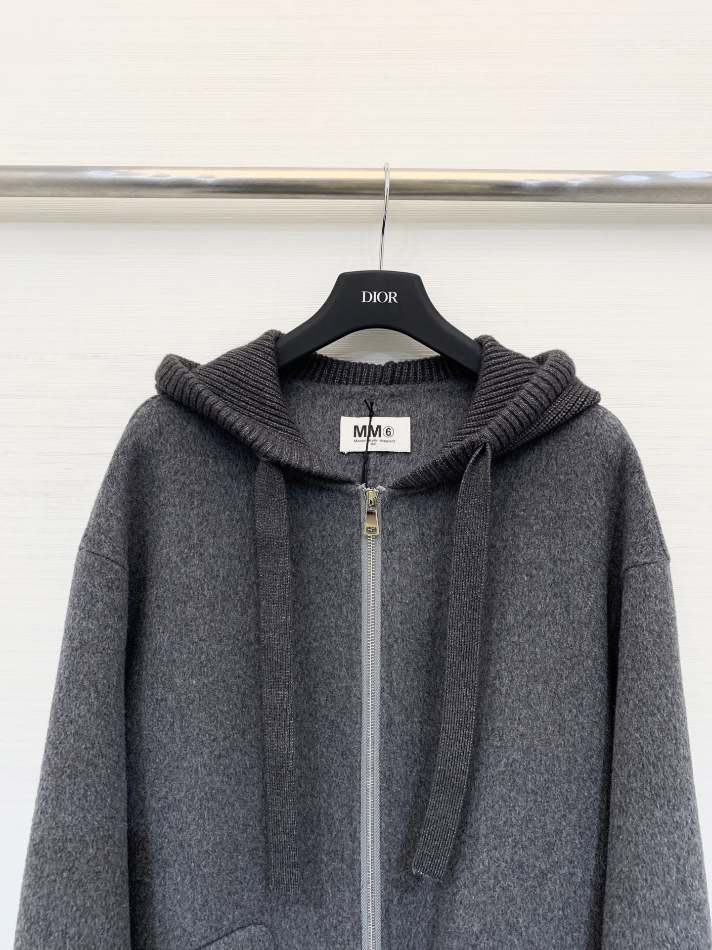 MM6 25秋冬新款 拼接针织帽双面羊绒中长款大衣 灰色色系高级满满 高品质羊绒羊毛面料 触感柔软细腻 