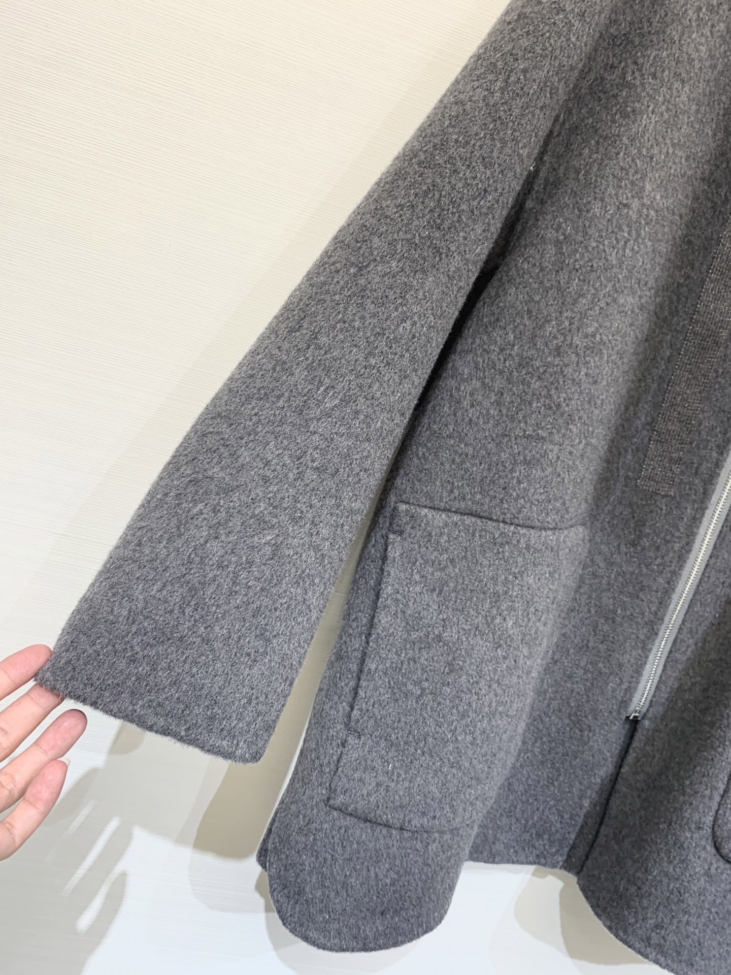 MM6 25秋冬新款 拼接针织帽双面羊绒中长款大衣 灰色色系高级满满 高品质羊绒羊毛面料 触感柔软细腻 