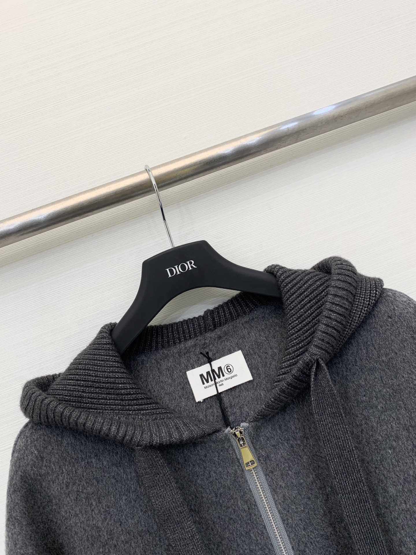 MM6 25秋冬新款 拼接针织帽双面羊绒中长款大衣 灰色色系高级满满 高品质羊绒羊毛面料 触感柔软细腻 