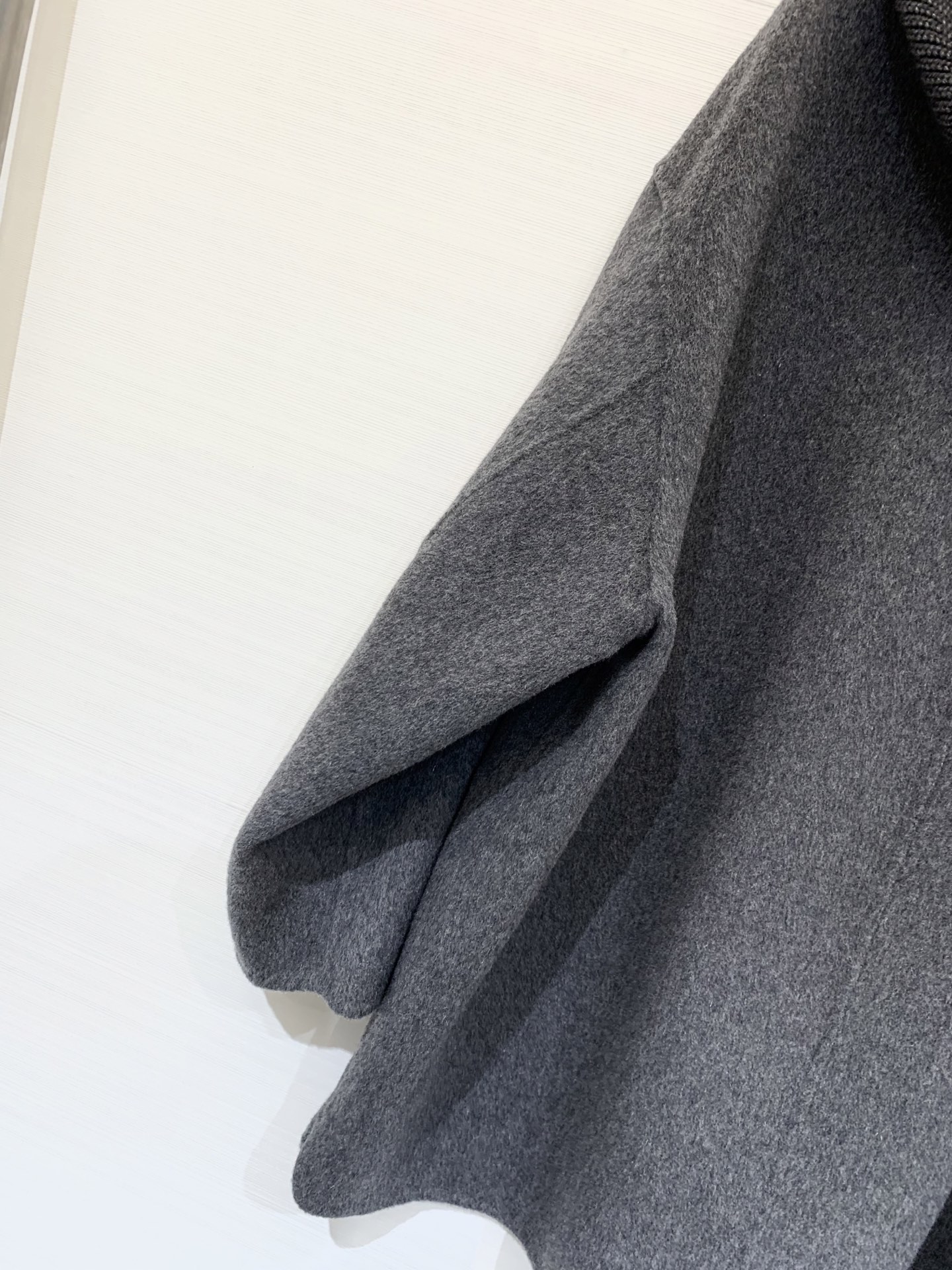 MM6 25秋冬新款 拼接针织帽双面羊绒中长款大衣 灰色色系高级满满 高品质羊绒羊毛面料 触感柔软细腻 