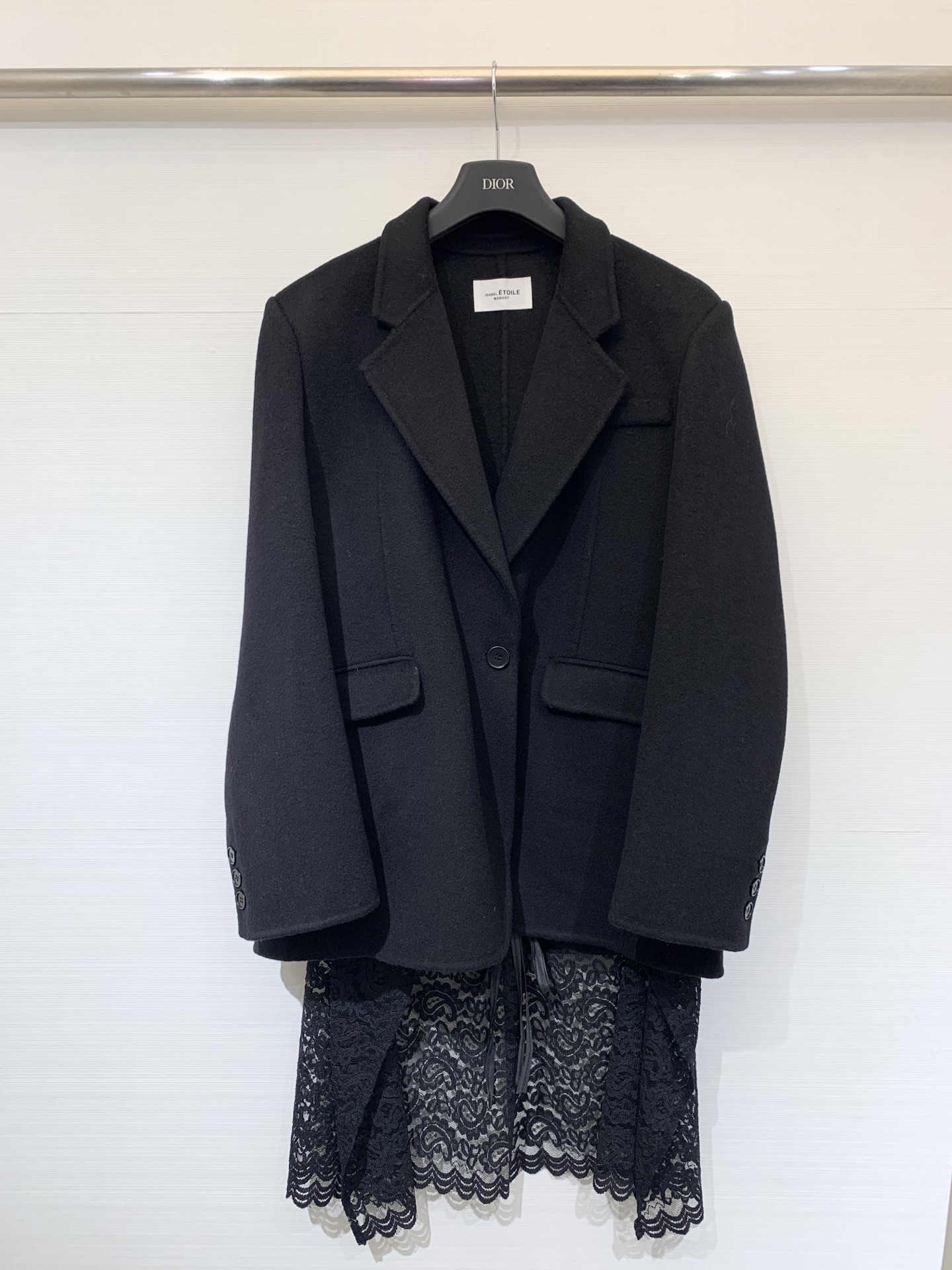 NO:578940,Comes with dust bag Isabel Marant 25 new autumn and winter double-sided cashmere coat jacket Uniquely designed lace skirt and curtain splicing design (removable) Made of 10 cashmere fabric, soft and textured to the touch Comes with shoulder pad design to better modify the shoulder and neck line Lace skirt and curtain can better show the fairy temperament Hot must-have item Gray black sml, skirts, jackets & coats, alexander wang19860909配防尘袋IsabelMarant 25秋冬新款 双面羊绒大衣外套 独特设计的蕾丝裙帘拼接设计（拆卸） 采用10羊绒面料 手感软糯有质感 自带垫肩设计更好修饰肩颈线 蕾丝裙帘更能展现仙女气质 爆火必备单品 灰色 黑色sml,,skirts,jackets & coats,alexander wang,Women's clothing