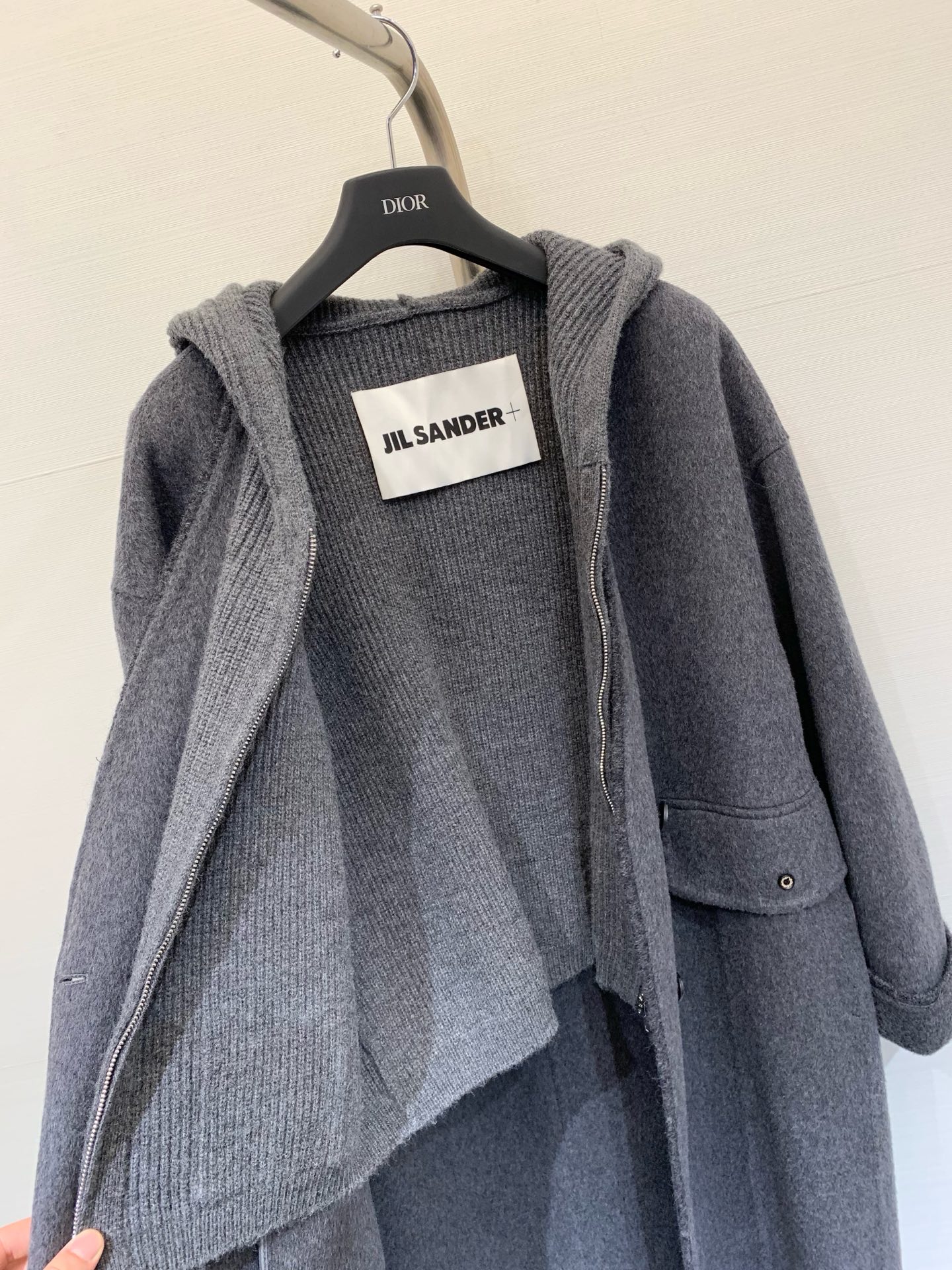 JILSANDER 25秋冬新品 高奢极简风两件套长款大衣 拼接针织连帽马甲+单排扣双面羊绒大衣 休闲高