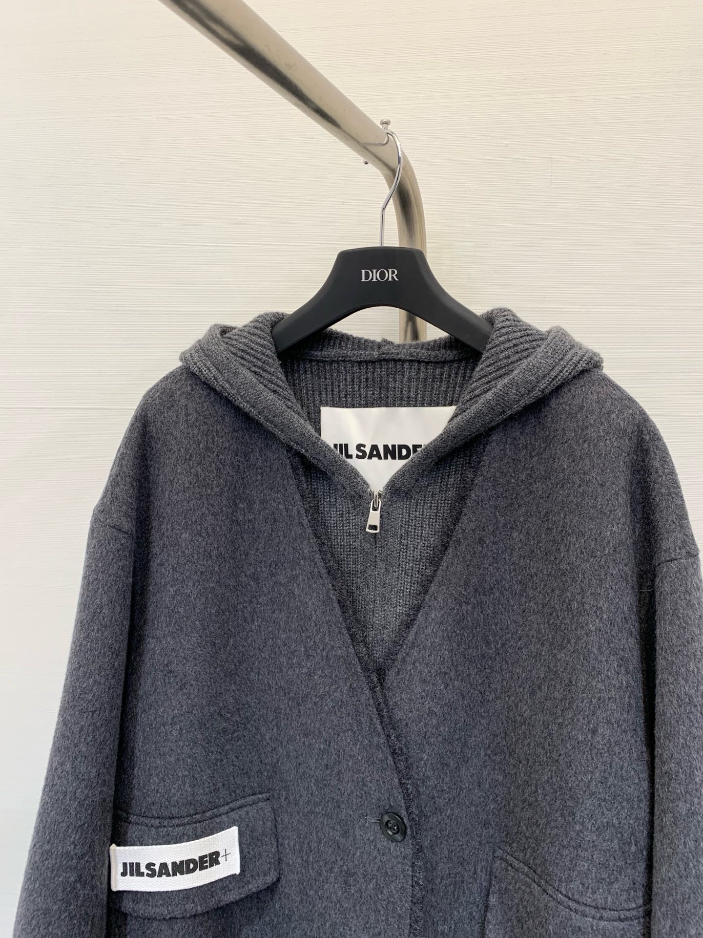 JILSANDER 25秋冬新品 高奢极简风两件套长款大衣 拼接针织连帽马甲+单排扣双面羊绒大衣 休闲高