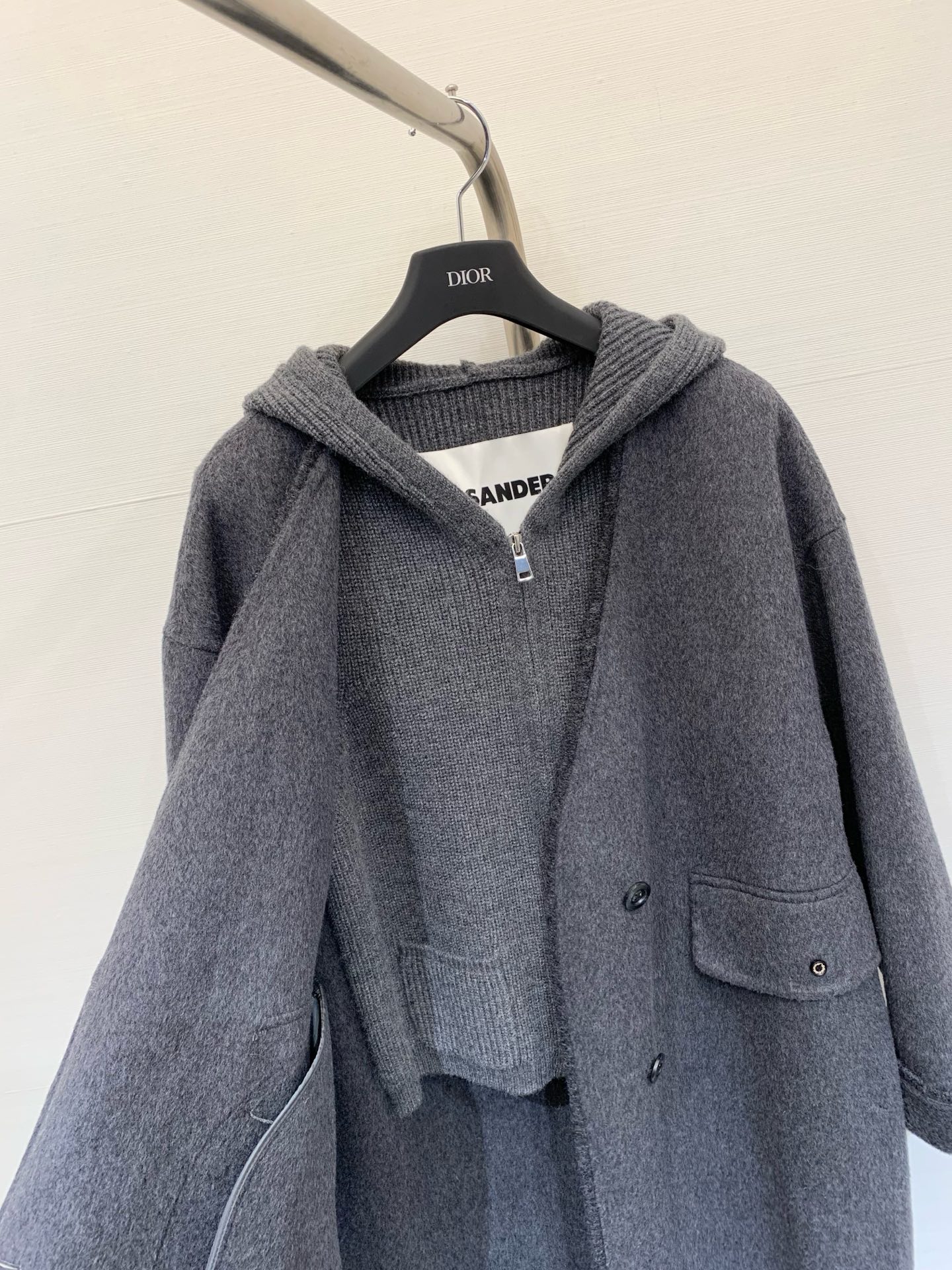 JILSANDER 25秋冬新品 高奢极简风两件套长款大衣 拼接针织连帽马甲+单排扣双面羊绒大衣 休闲高