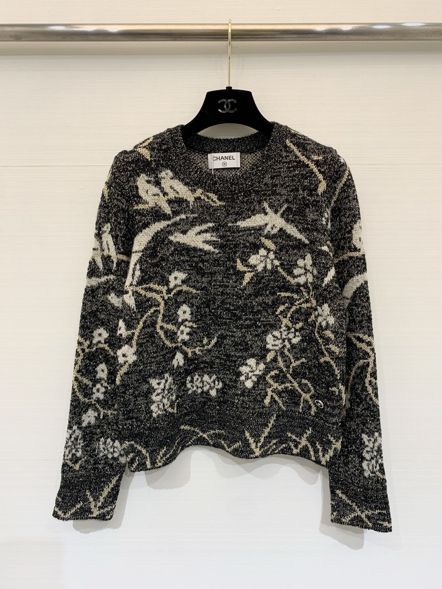 NO:606032,CHANEL 25 new autumn and winter style animal jacquard gold thread long-sleeved style logo pattern decoration embellishment series models shipped upper body high-end atmosphere 1 color code //,,chanel,alexander wang19860909CHANEL 25秋冬新款 动物提花金线长袖款 logo图案修饰点缀 系列款出货 上身高级氛围感 1色碼 //,,chanel,alexander wang,Women's clothing