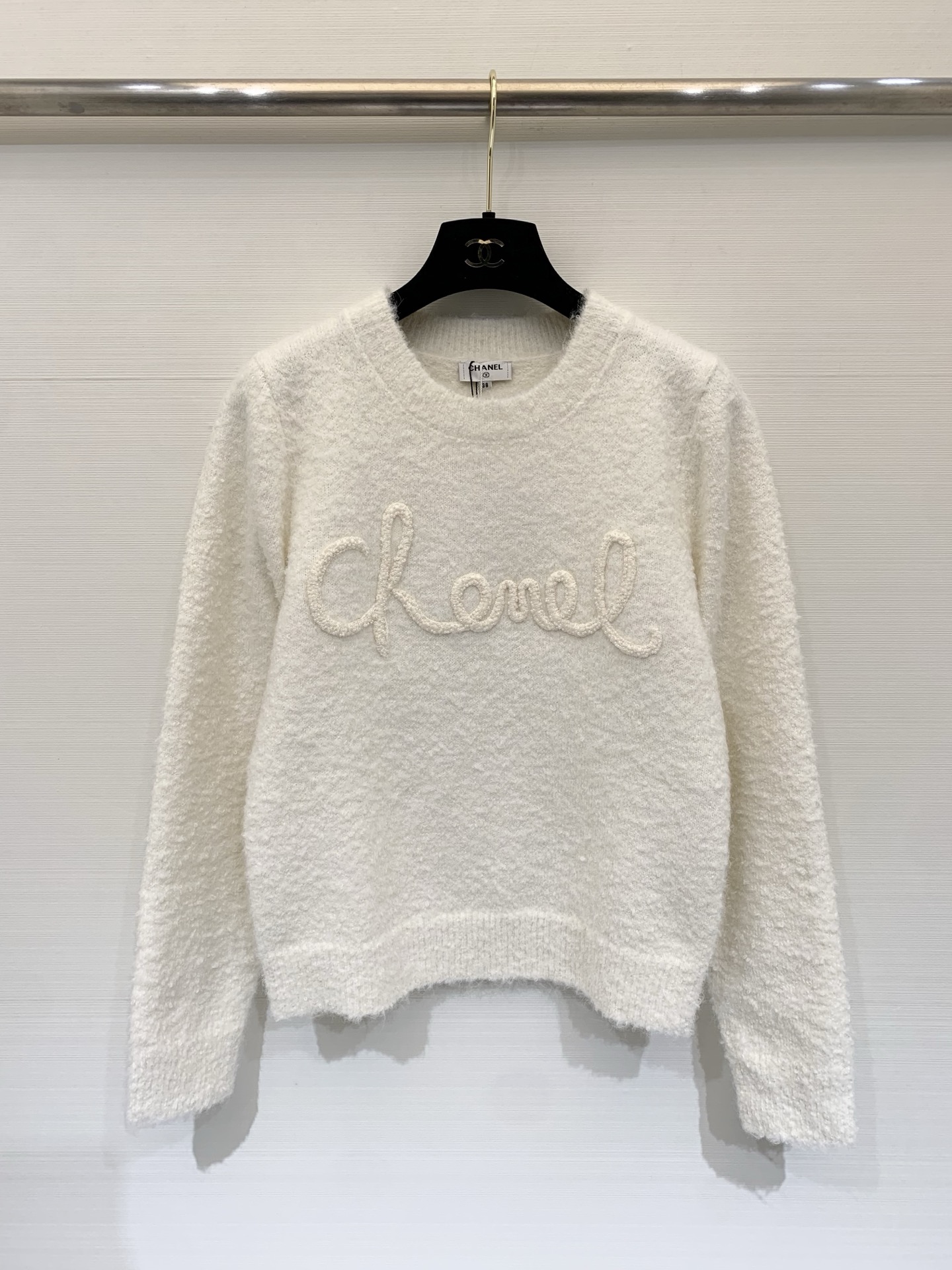 NO:606056,CHANEL 25 new autumn and winter model, pearl logo long-sleeved model, logo pattern decoration, upper body with high-end atmosphere, 3 color codes //,,chanel,alexander wang19860909CHANEL 25秋冬新款 珍珠logo长袖款 logo图案修饰点缀 上身高级氛围感 3色碼 //,,chanel,alexander wang,Women's clothing