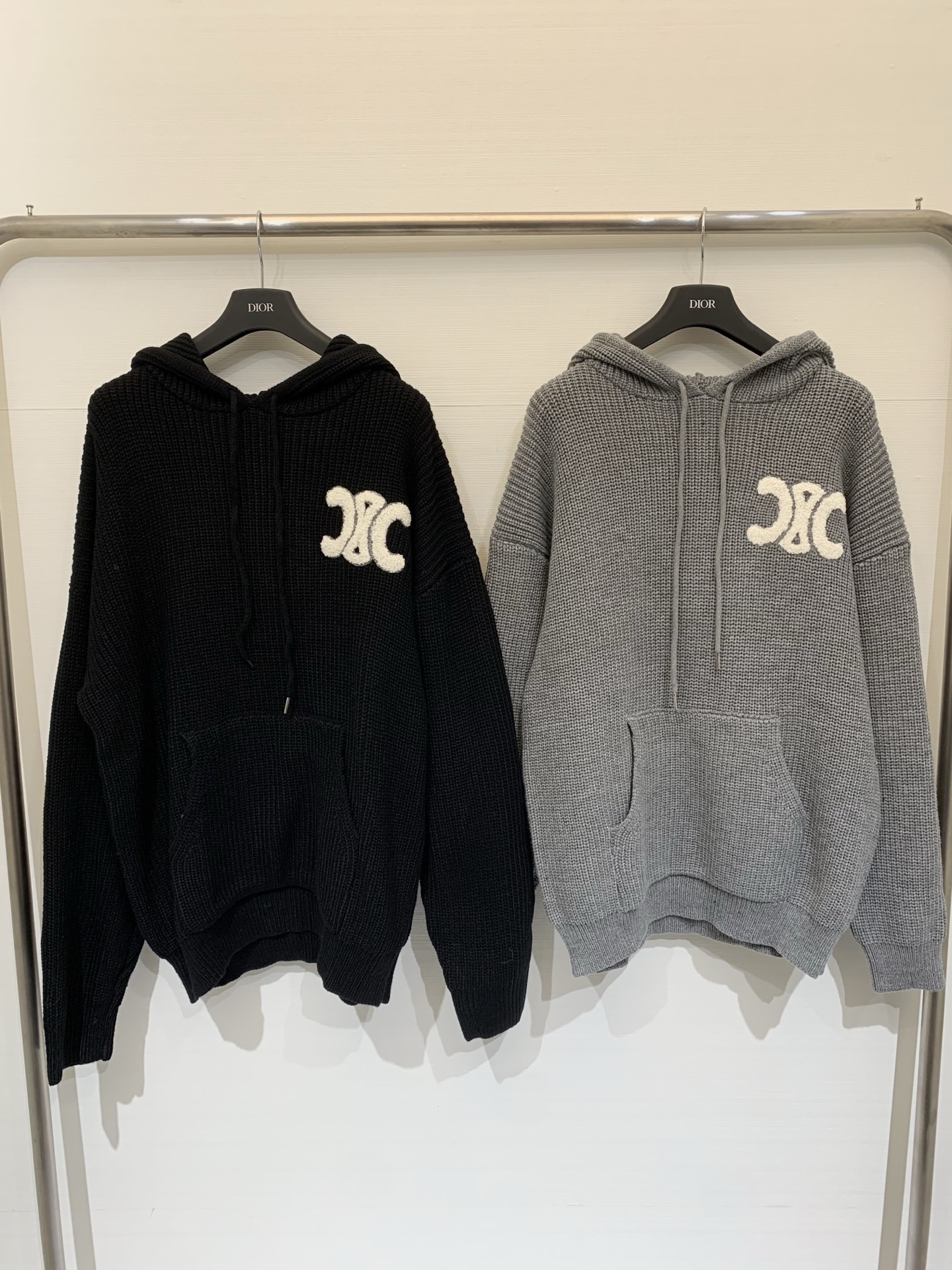 NO:606759,Celine 25 new autumn and winter hooded contrast letter jacquard knitted long sleeves, wool, two-color SML,,celine,hats,alexander wang19860909Celine 25秋冬新款 连帽撞色字母提花针织长袖,羊毛,两色SML,,celine,hats,alexander wang,Women's clothing