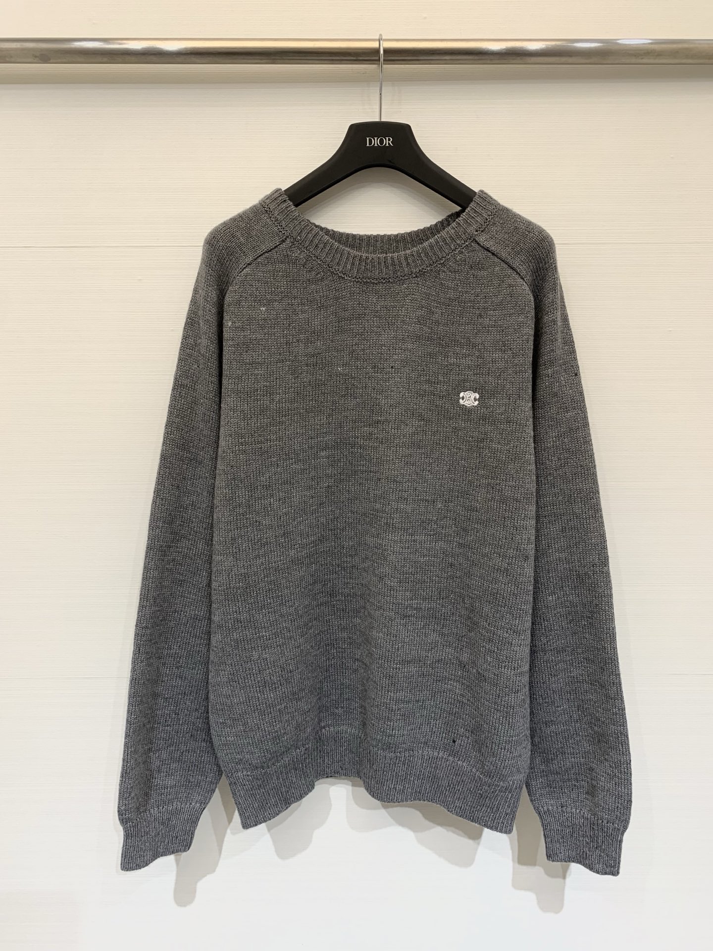 NO:606748,Celine 25 new autumn and winter style, round neck knitted long-sleeved style, logo pattern decoration, series models shipped, upper body with high-end atmosphere, 3 color codes //,,celine,alexander wang19860909Celine 25秋冬新款 圆领针织长袖款 logo图案修饰点缀 系列款出货 上身高级氛围感 3色碼 //,,celine,alexander wang,Women's clothing