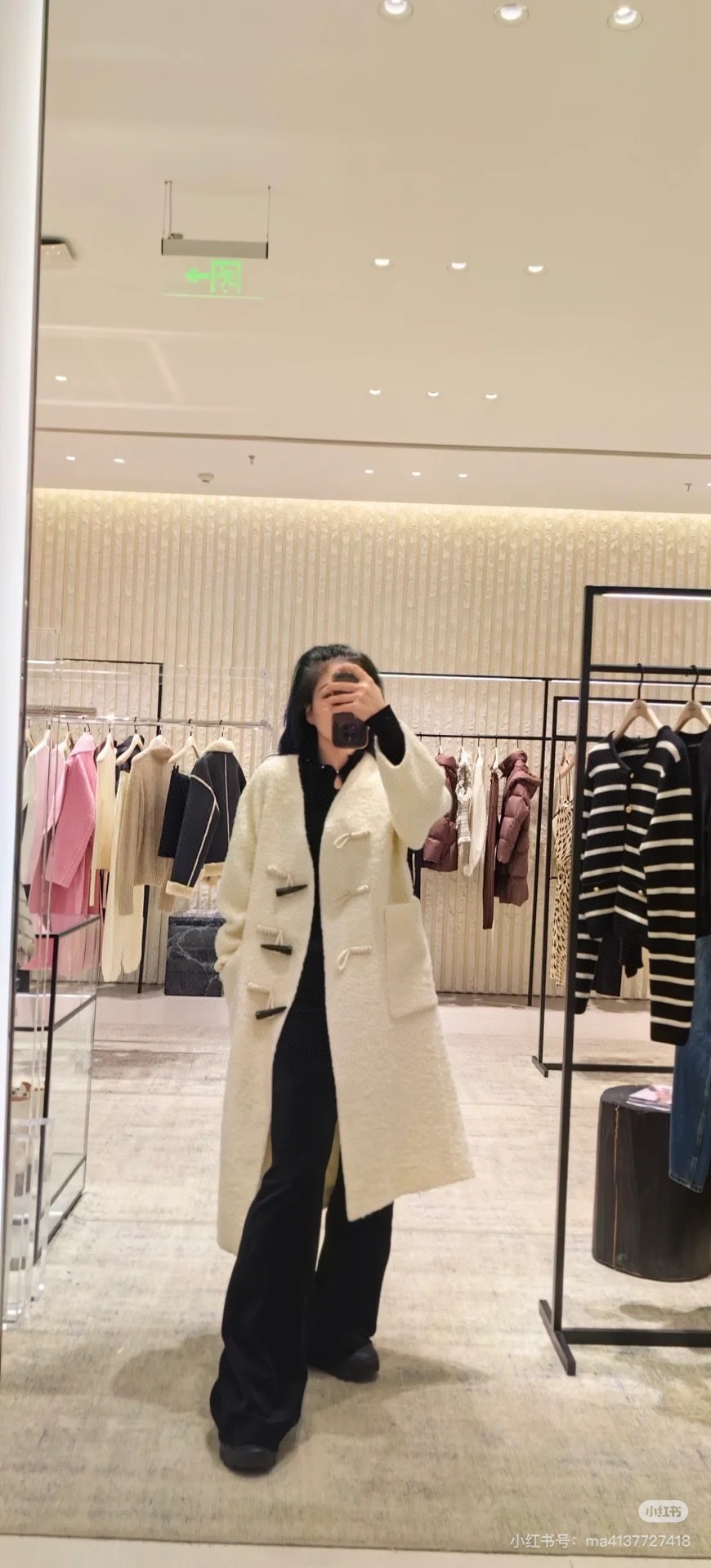 JILSANDER 经典大爆款 🔥秋冬爆款 羊角扣𝐕领羊毛大衣 里衬设计更加舒适 黑色系撞色设计非常百搭