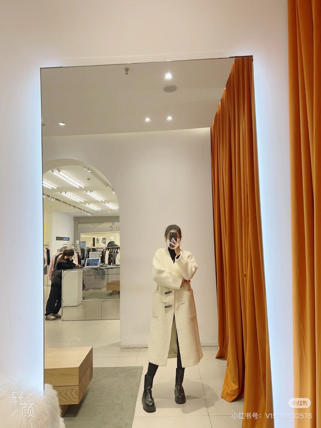 JILSANDER 经典大爆款 🔥秋冬爆款 羊角扣𝐕领羊毛大衣 里衬设计更加舒适 黑色系撞色设计非常百搭