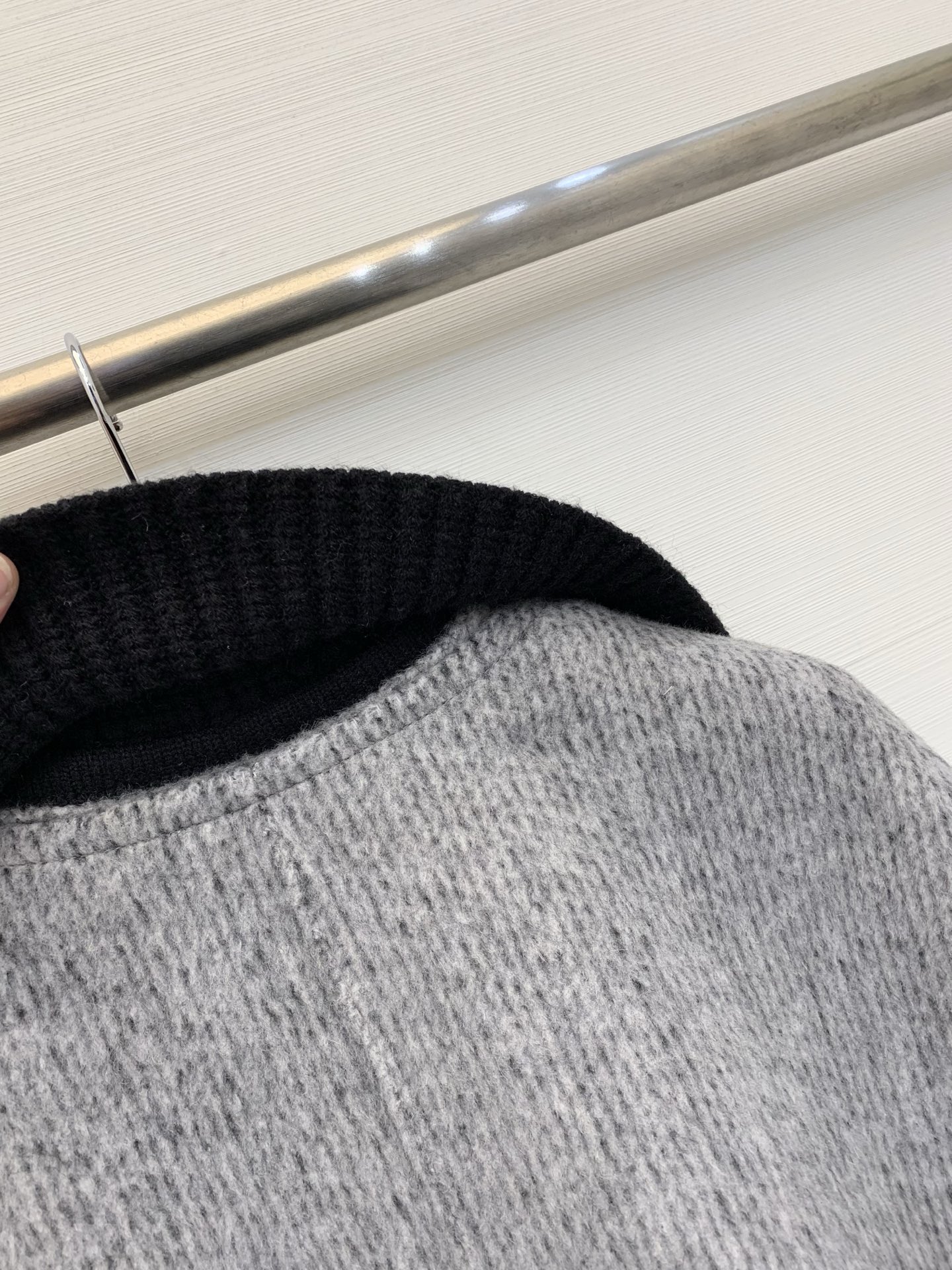JILSANDER 25秋冬新款 假两件拼接针织领羊毛羊驼毛长款大衣，极简高级的秋冬通勤款，质感柔软且带