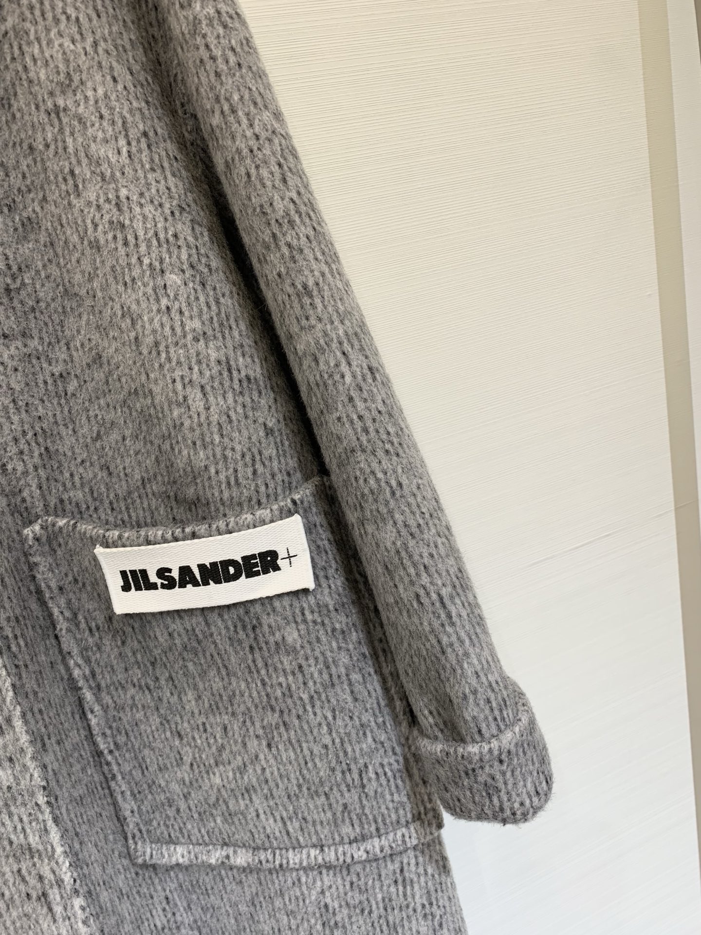 JILSANDER 25秋冬新款 假两件拼接针织领羊毛羊驼毛长款大衣，极简高级的秋冬通勤款，质感柔软且带