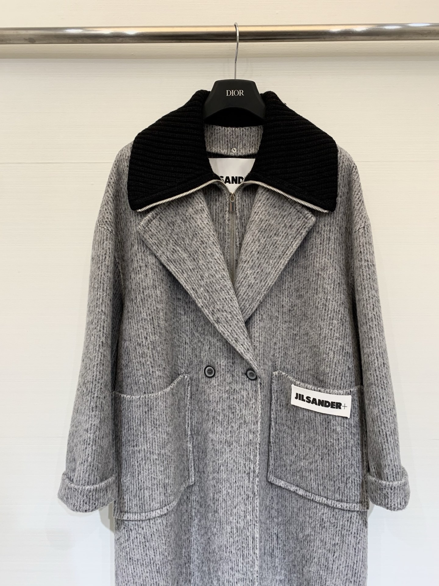 JILSANDER 25秋冬新款 假两件拼接针织领羊毛羊驼毛长款大衣，极简高级的秋冬通勤款，质感柔软且带