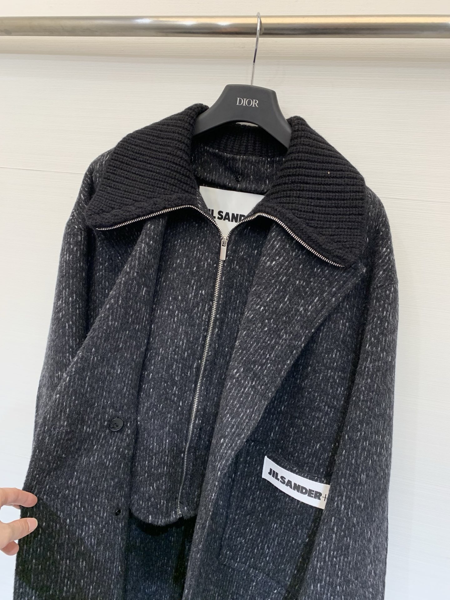 JILSANDER 25秋冬新款 假两件拼接针织领羊毛羊驼毛长款大衣,极简高级的秋冬通勤款,质感柔软且带 JILSANDER 25秋冬新款 假两件拼接针织领羊毛羊驼毛长款大衣,极简高级的秋冬通勤款,质感柔软且带