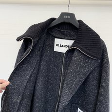JILSANDER 25秋冬新款 假两件拼接针织领羊毛羊驼毛长款大衣,极简高级的秋冬通勤款,质感柔软且带 JILSANDER 25秋冬新款 假两件拼接针织领羊毛羊驼毛长款大衣,极简高级的秋冬通勤款,质感柔软且带
