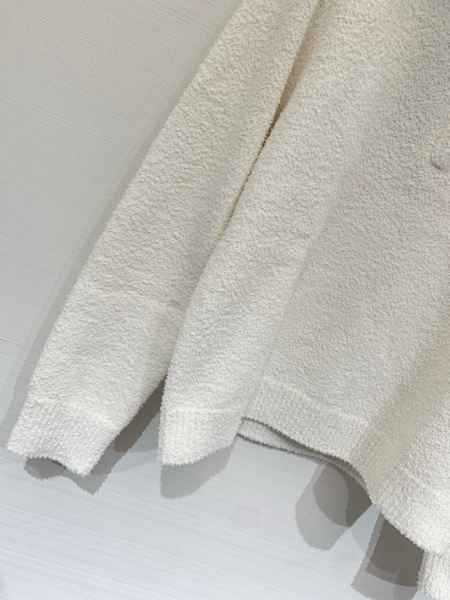 Celine 25秋冬新款 简约风翻领针织长袖款 logo图案修饰点缀 系列款出货 上身高级氛围感🈵️🈵