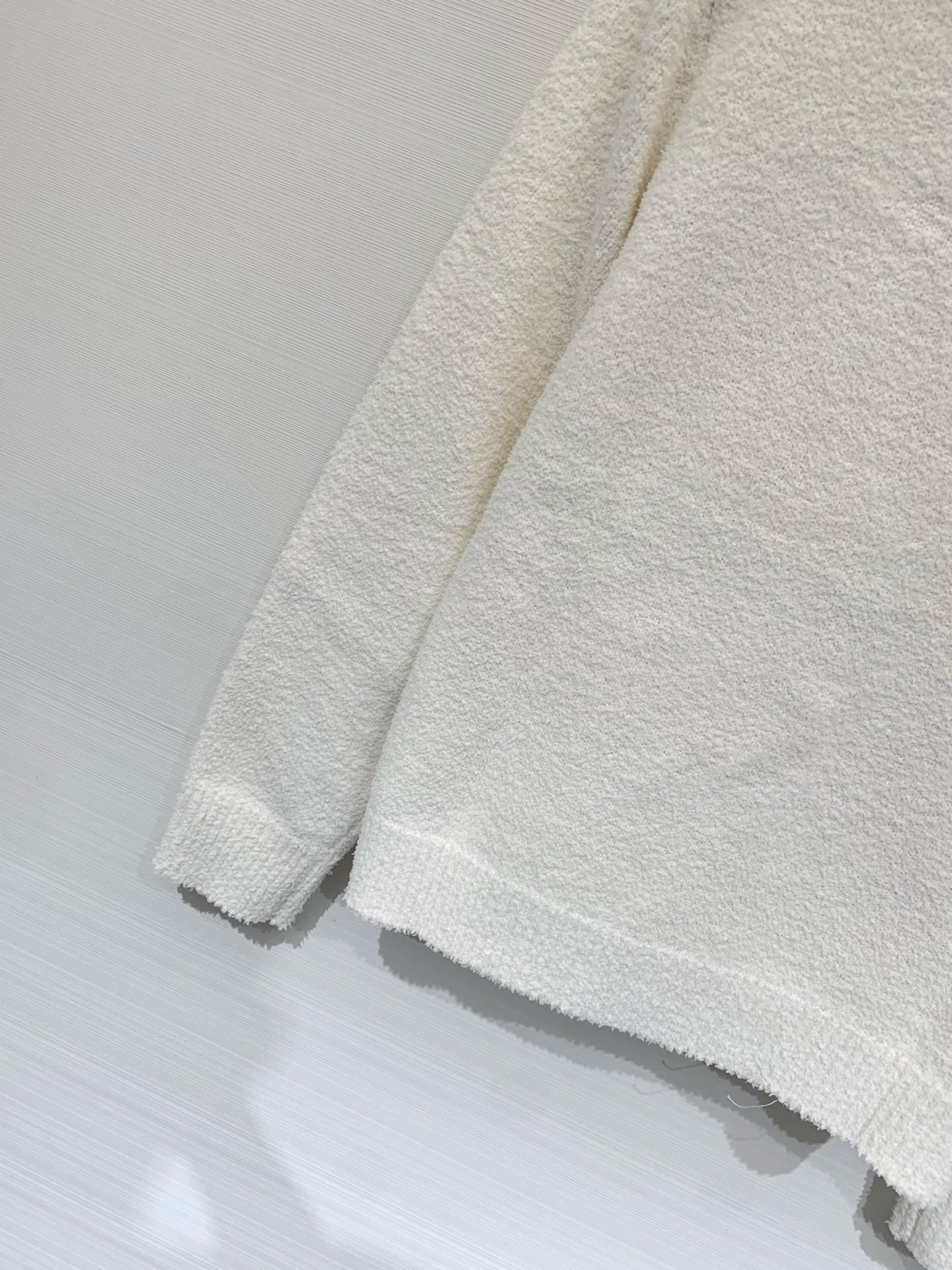 Celine 25秋冬新款 简约风翻领针织长袖款 logo图案修饰点缀 系列款出货 上身高级氛围感🈵️🈵
