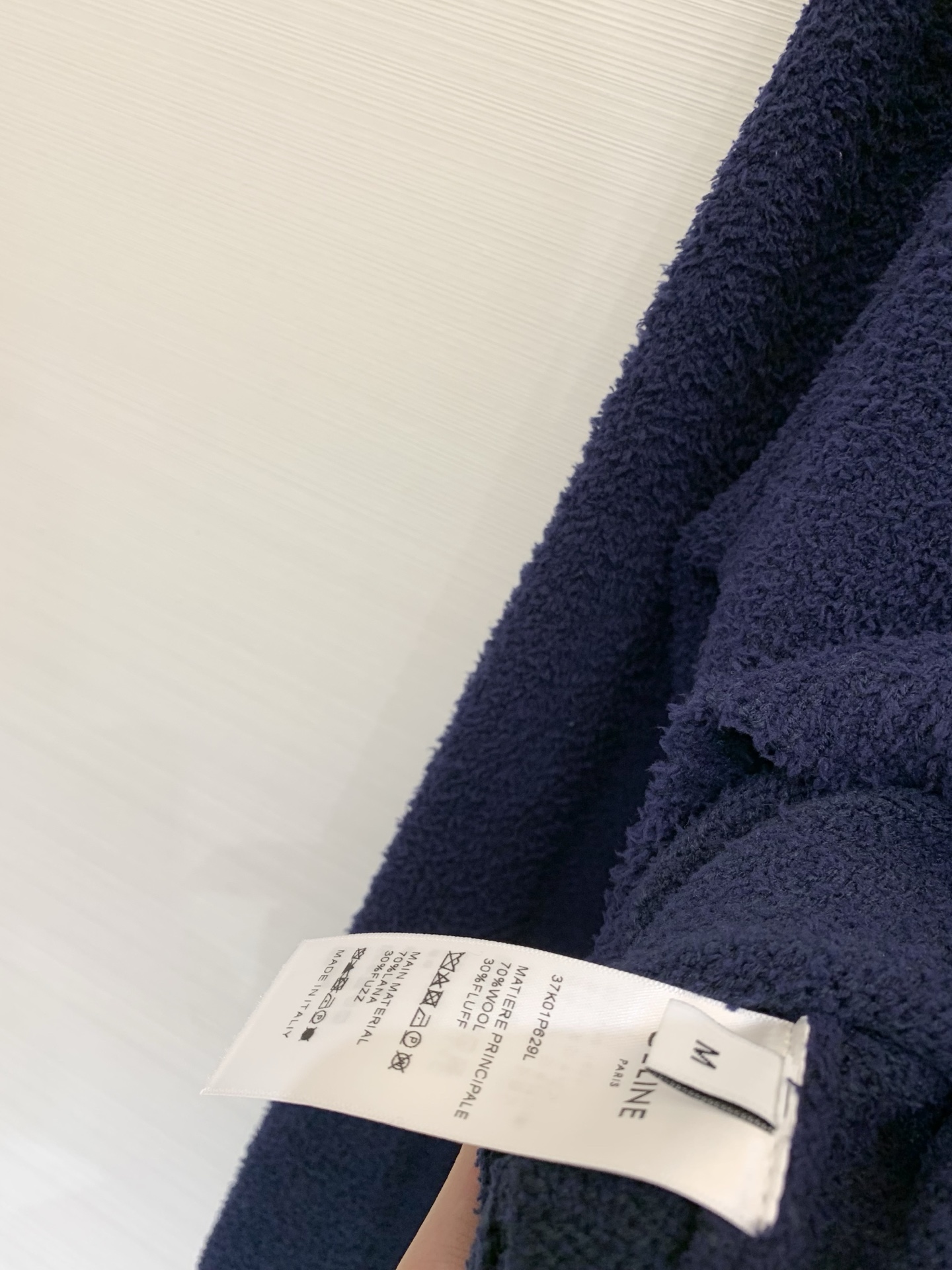 Celine 25秋冬新款 简约风翻领针织长袖款 logo图案修饰点缀 系列款出货 上身高级氛围感🈵️🈵