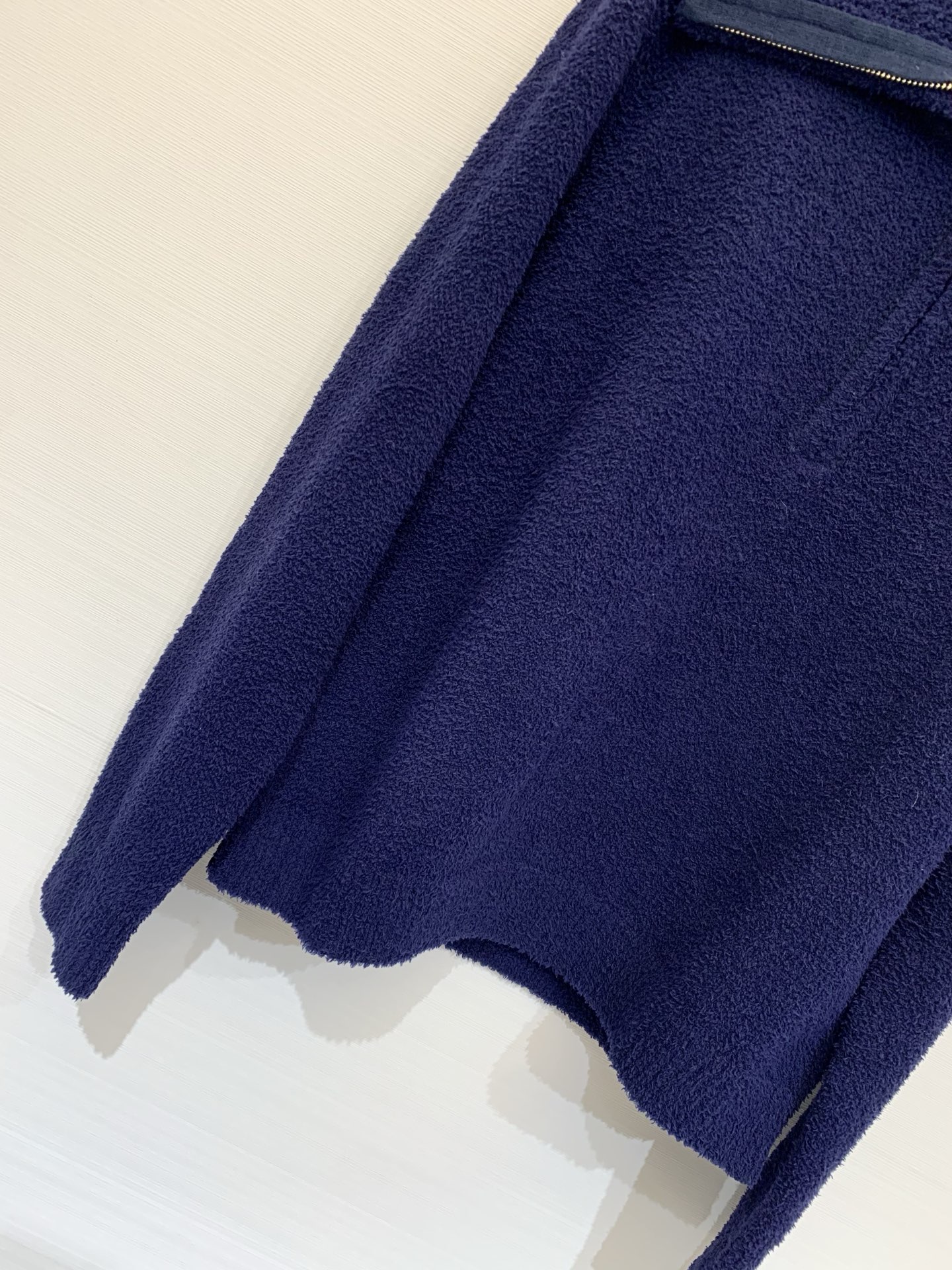 Celine 25秋冬新款 简约风翻领针织长袖款 logo图案修饰点缀 系列款出货 上身高级氛围感🈵️🈵