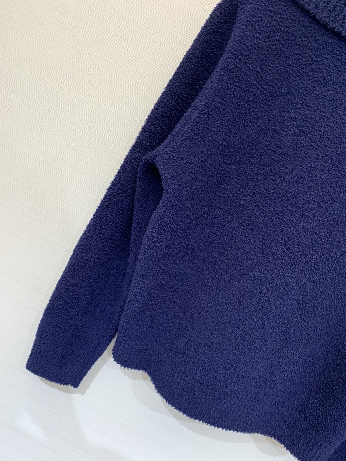 Celine 25秋冬新款 简约风翻领针织长袖款 logo图案修饰点缀 系列款出货 上身高级氛围感🈵️🈵