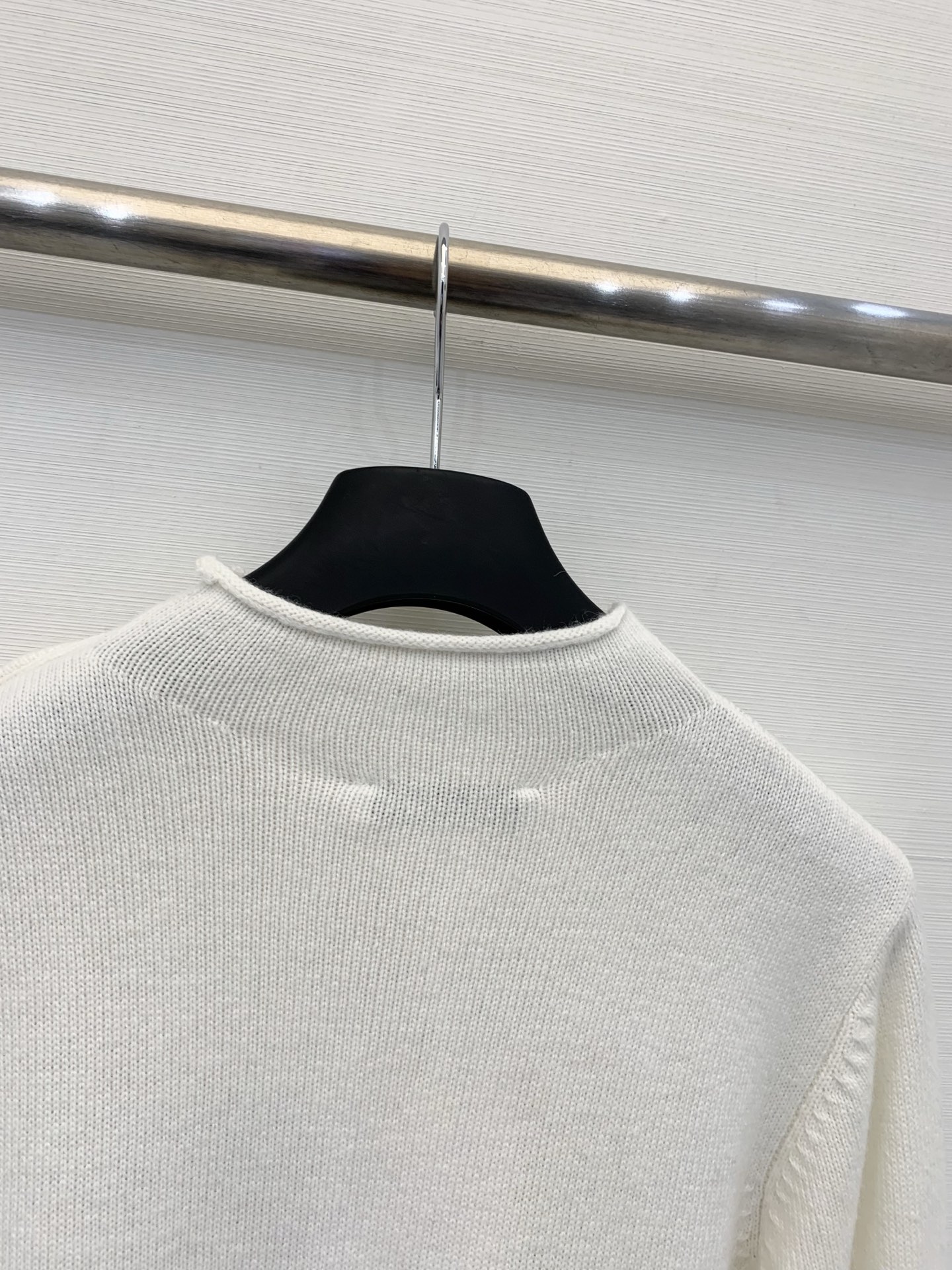 Dior 25圣诞白金限定新款 蜜蜂刺绣长袖针织毛衣 金线logo图案修饰点缀 上身高级氛围感🈵️🈵️ 