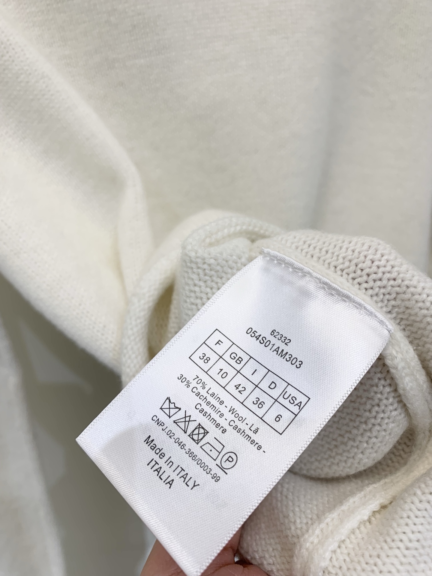 Dior 25圣诞白金限定新款 蜜蜂刺绣长袖针织毛衣 金线logo图案修饰点缀 上身高级氛围感🈵️🈵️ 