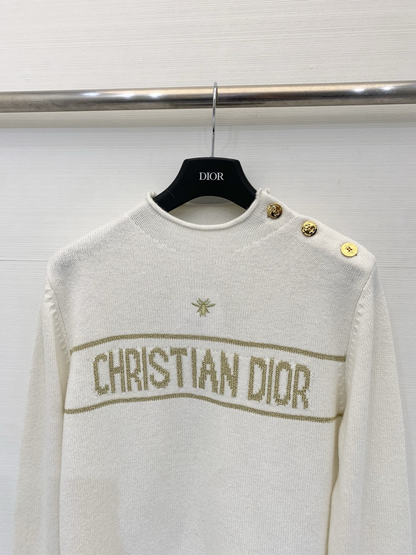 Dior 25圣诞白金限定新款 蜜蜂刺绣长袖针织毛衣 金线logo图案修饰点缀 上身高级氛围感🈵️🈵️ 
