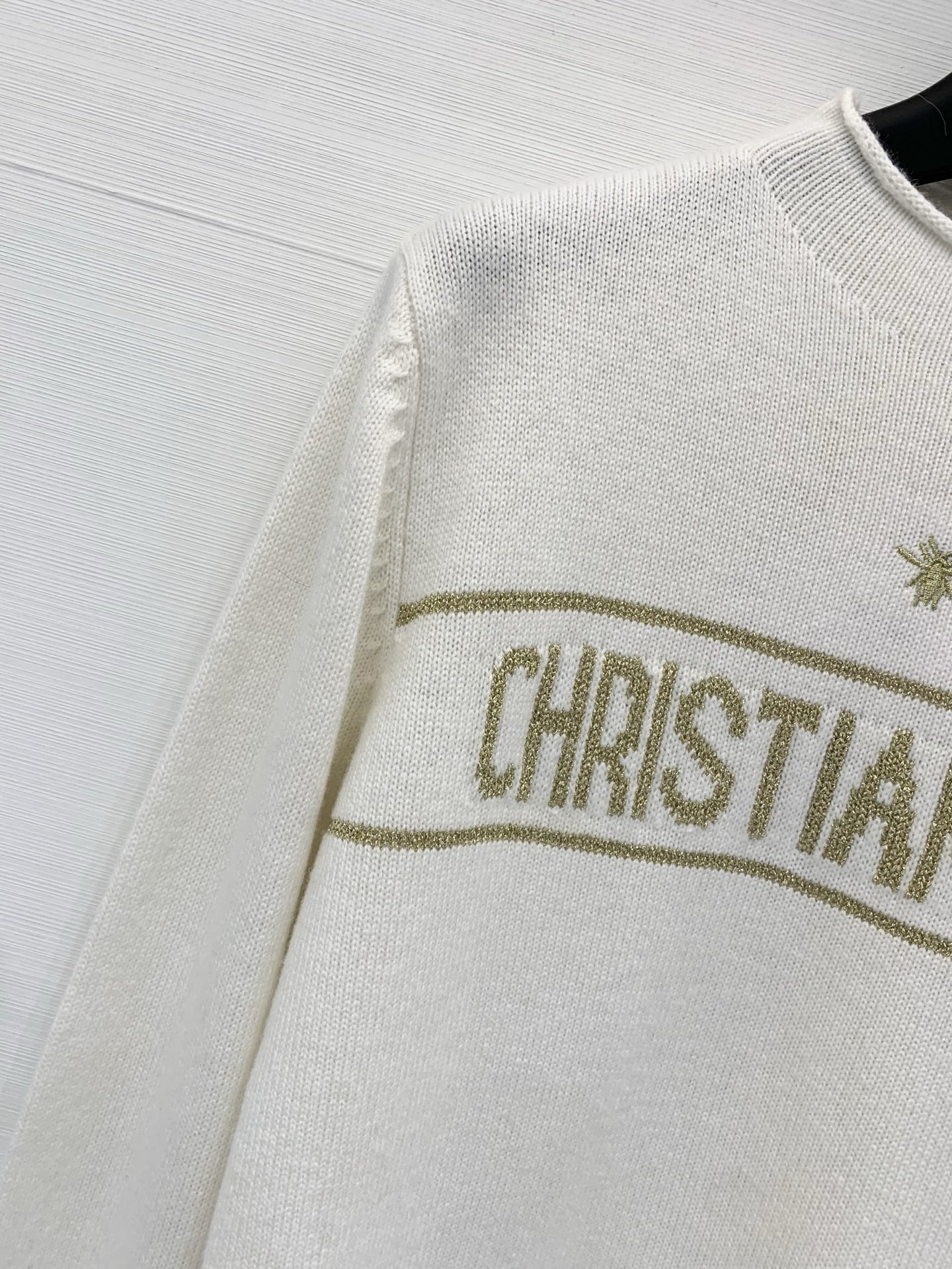 Dior 25圣诞白金限定新款 蜜蜂刺绣长袖针织毛衣 金线logo图案修饰点缀 上身高级氛围感🈵️🈵️ 