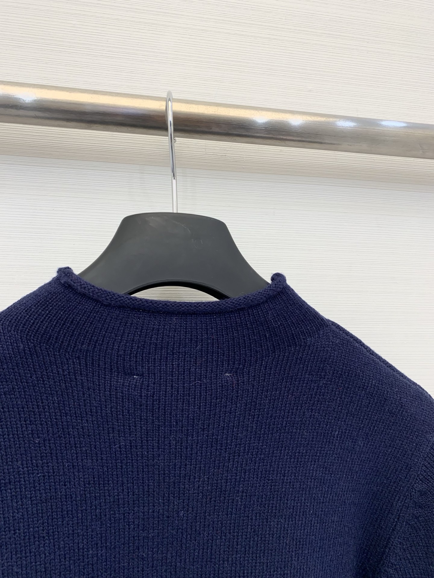 Dior 25圣诞白金限定新款 蜜蜂刺绣长袖针织毛衣 金线logo图案修饰点缀 上身高级氛围感🈵️🈵️ 