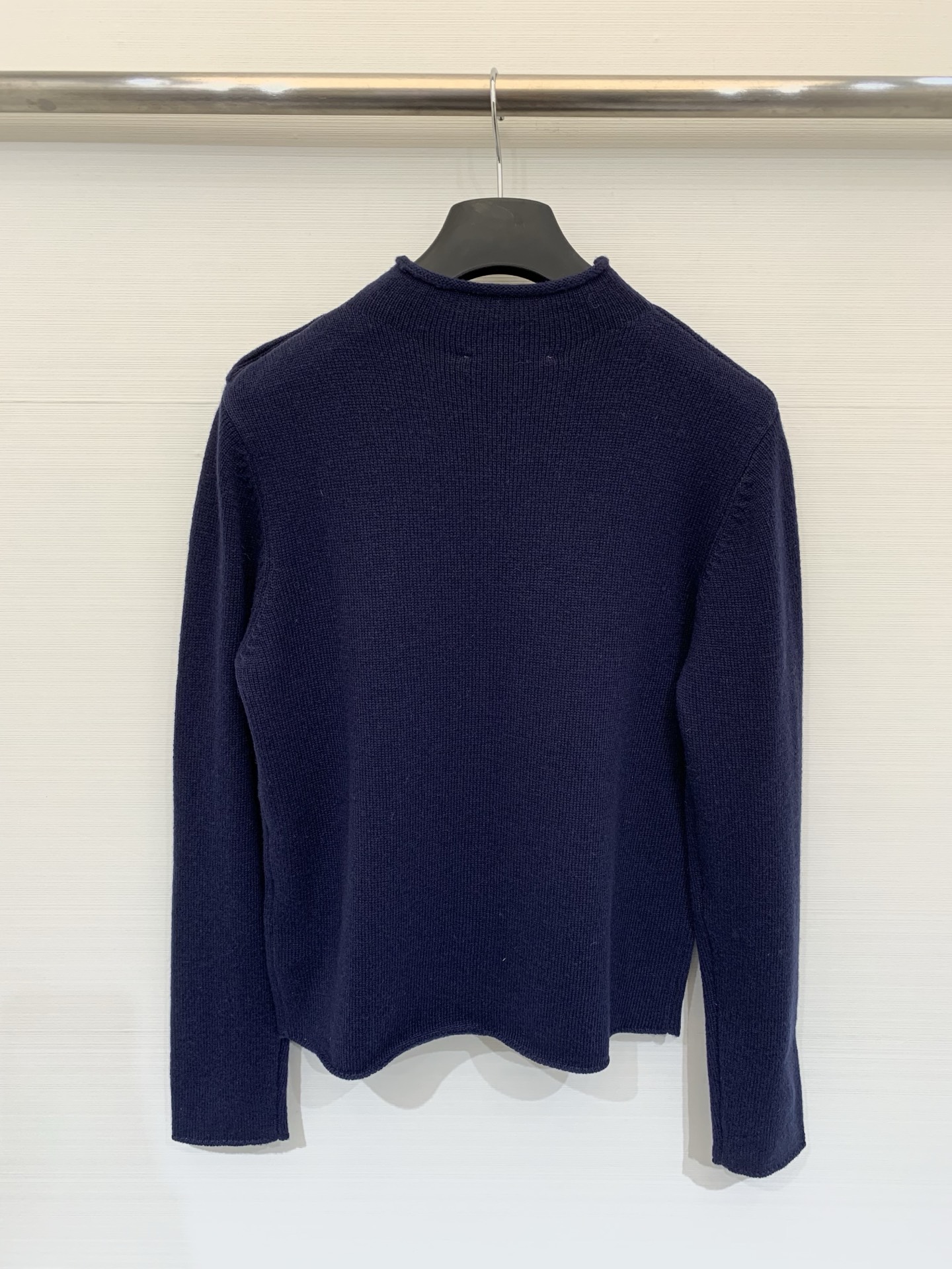 Dior 25圣诞白金限定新款 蜜蜂刺绣长袖针织毛衣 金线logo图案修饰点缀 上身高级氛围感🈵️🈵️ 
