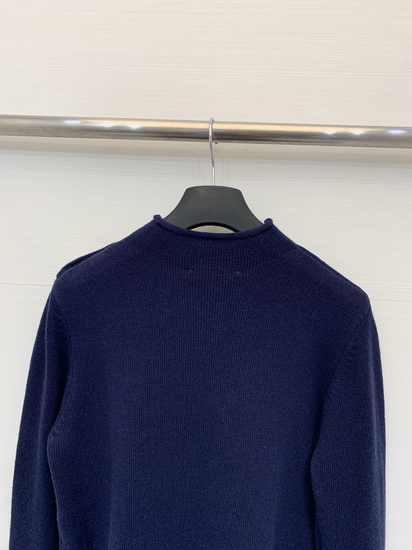 Dior 25圣诞白金限定新款 蜜蜂刺绣长袖针织毛衣 金线logo图案修饰点缀 上身高级氛围感🈵️🈵️ 