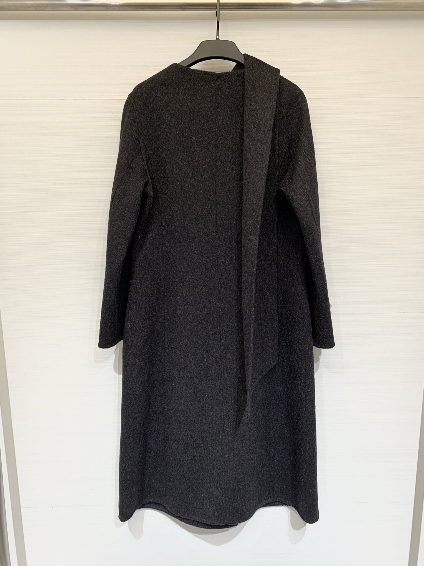 CELINE 25秋冬新款 双排扣收腰围巾🧣大衣，骆驼绒➕桑蚕丝➕羊毛混纺面料，柔软细腻，领口是围巾叠搭