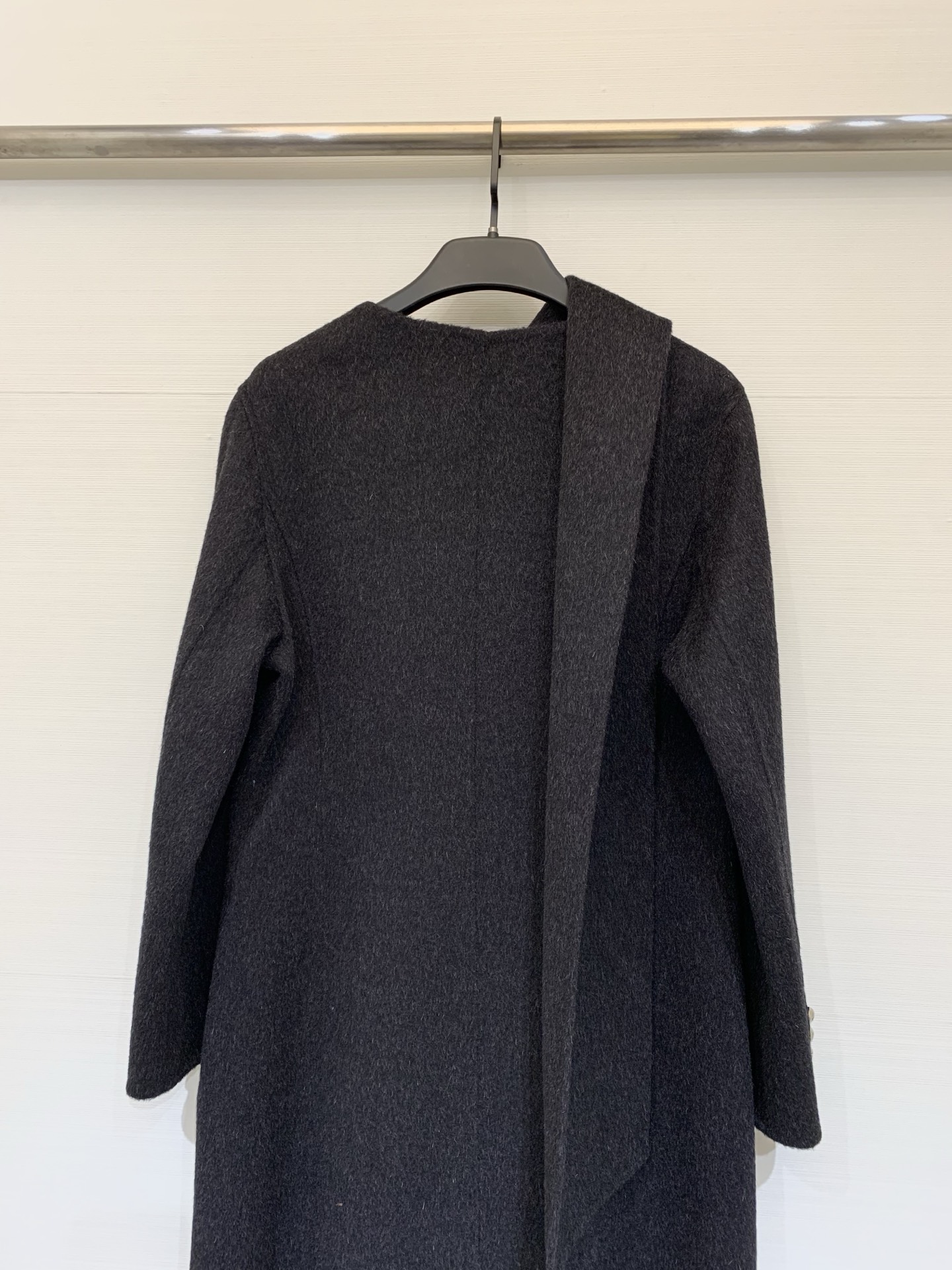 CELINE 25秋冬新款 双排扣收腰围巾🧣大衣，骆驼绒➕桑蚕丝➕羊毛混纺面料，柔软细腻，领口是围巾叠搭