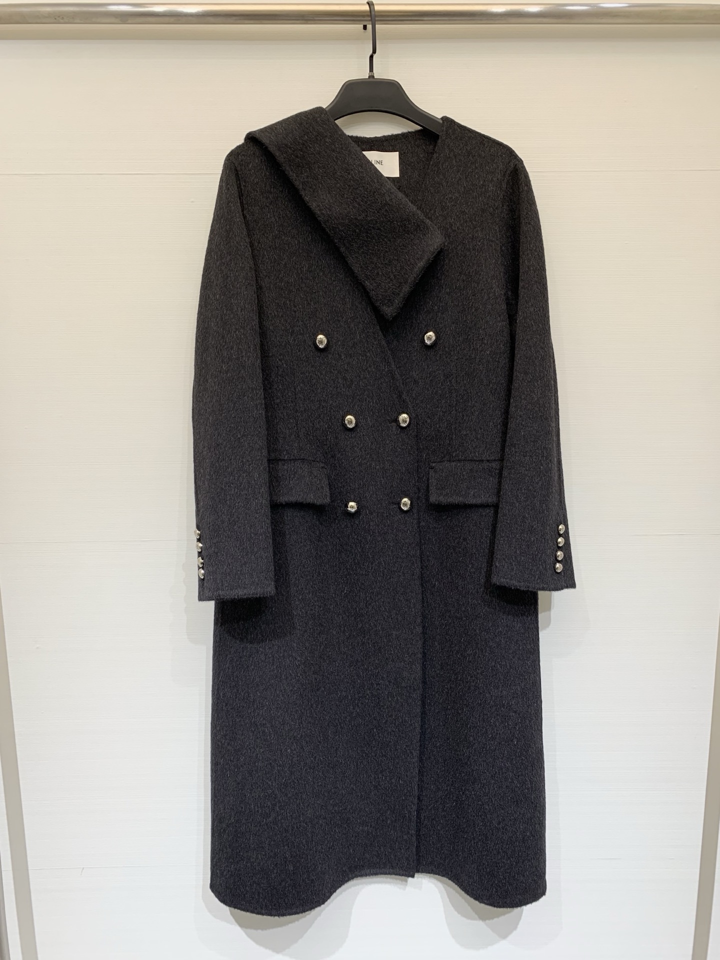 NO:625621,Comes with dust bag CELINE 25 new autumn and winter double-breasted waisted scarf coat, camel velvet, mulberry silk and wool blended fabric, soft and delicate, the neckline is a scarf stacked design, natural drape, low-key and high-end autumn and winter commuting style, the color and version are very versatile Two-color sml,,celine,alexander wang19860909配防尘袋CELINE 25秋冬新款 双排扣收腰围巾大衣,骆驼绒桑蚕丝羊毛混纺面料,柔软细腻,领口是围巾叠搭设计,自然垂坠,低调高级的秋冬通勤款,配色和版型都很百搭 两色sml,,celine,alexander wang,Women's clothing