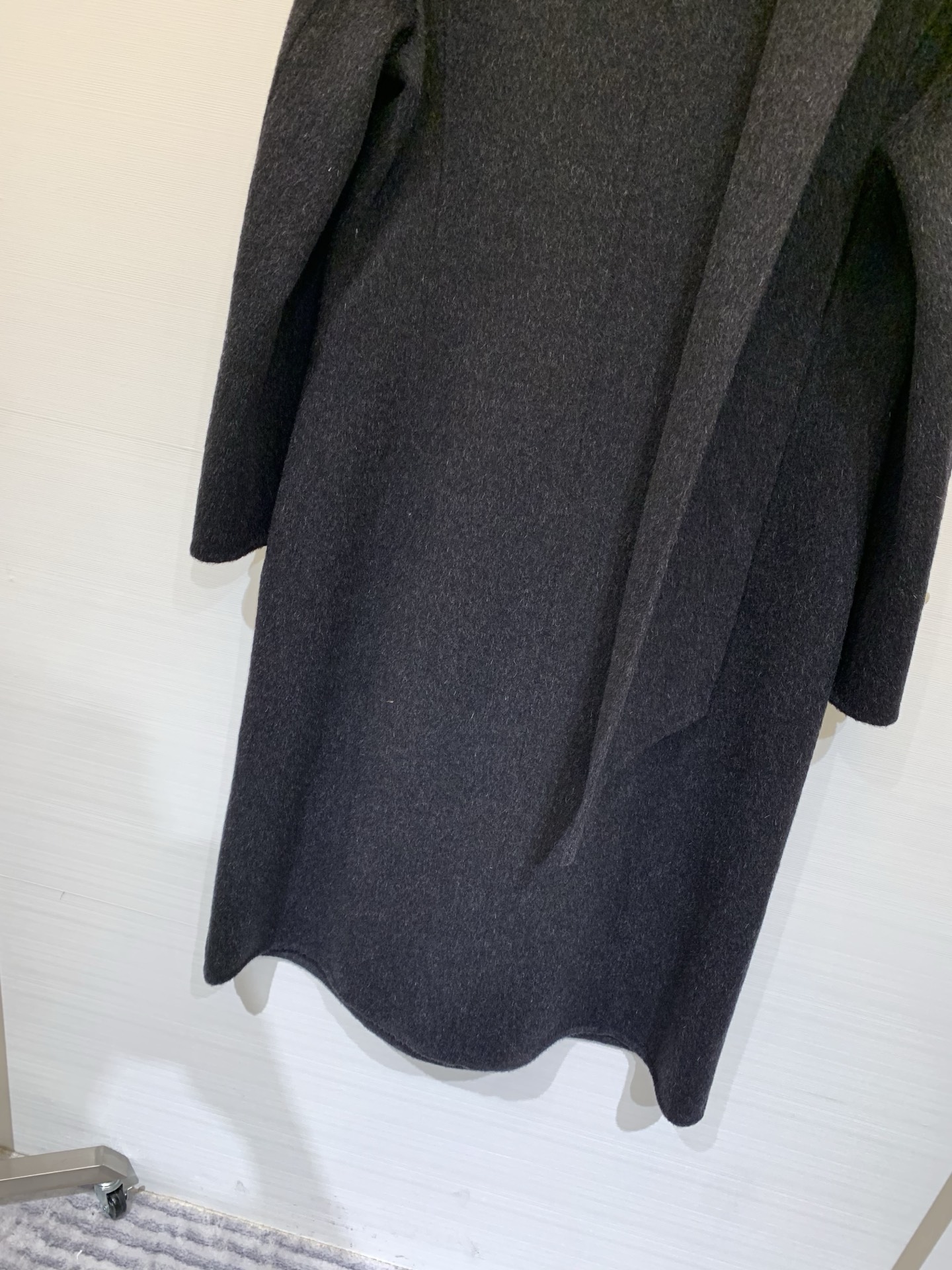 CELINE 25秋冬新款 双排扣收腰围巾🧣大衣，骆驼绒➕桑蚕丝➕羊毛混纺面料，柔软细腻，领口是围巾叠搭