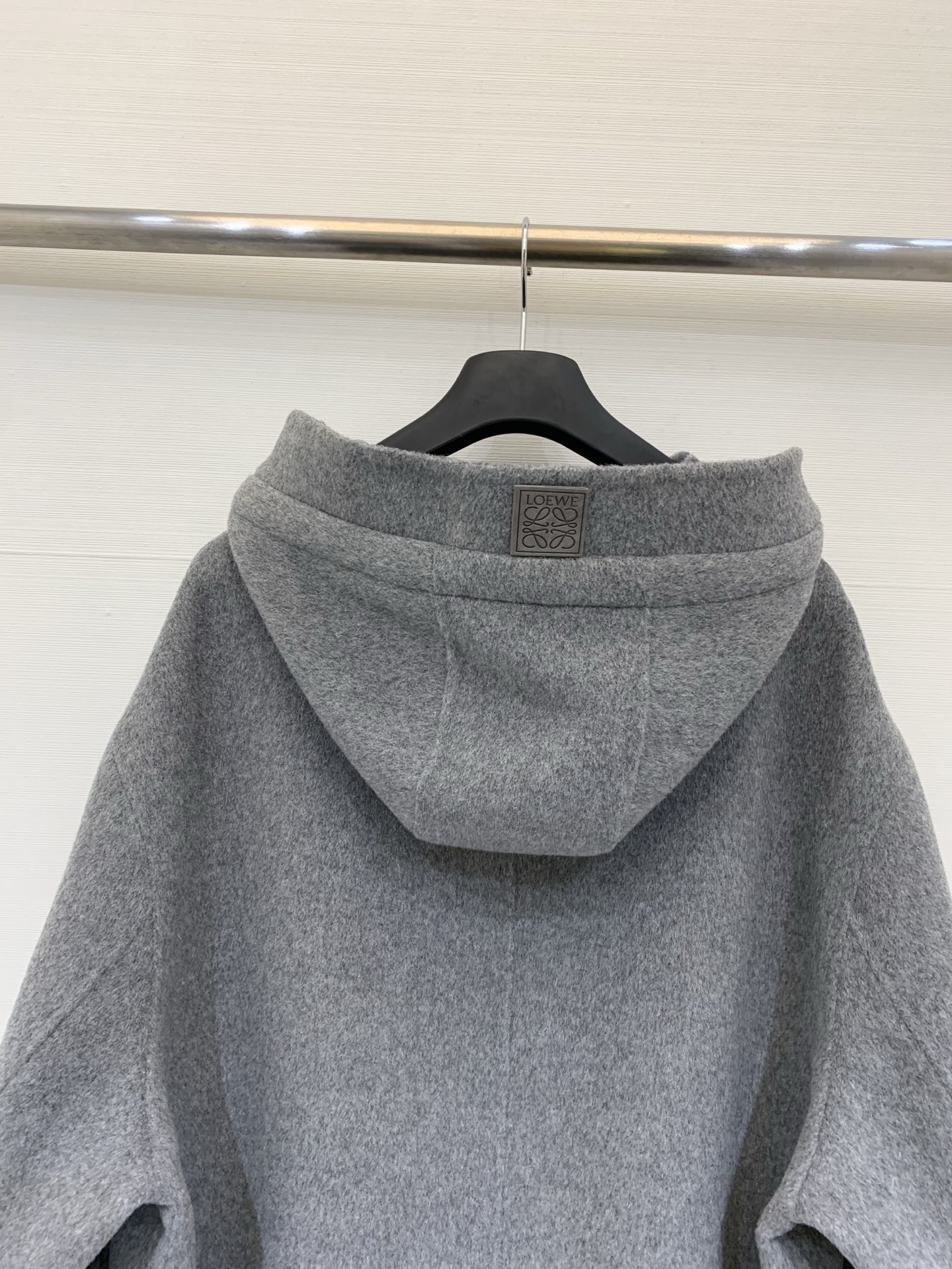 Loewe 25秋冬新款 灰色双面羊绒连帽外套，骆驼绒➕羊毛面料，内里格纹设计，简约又带点设计感，宽松版