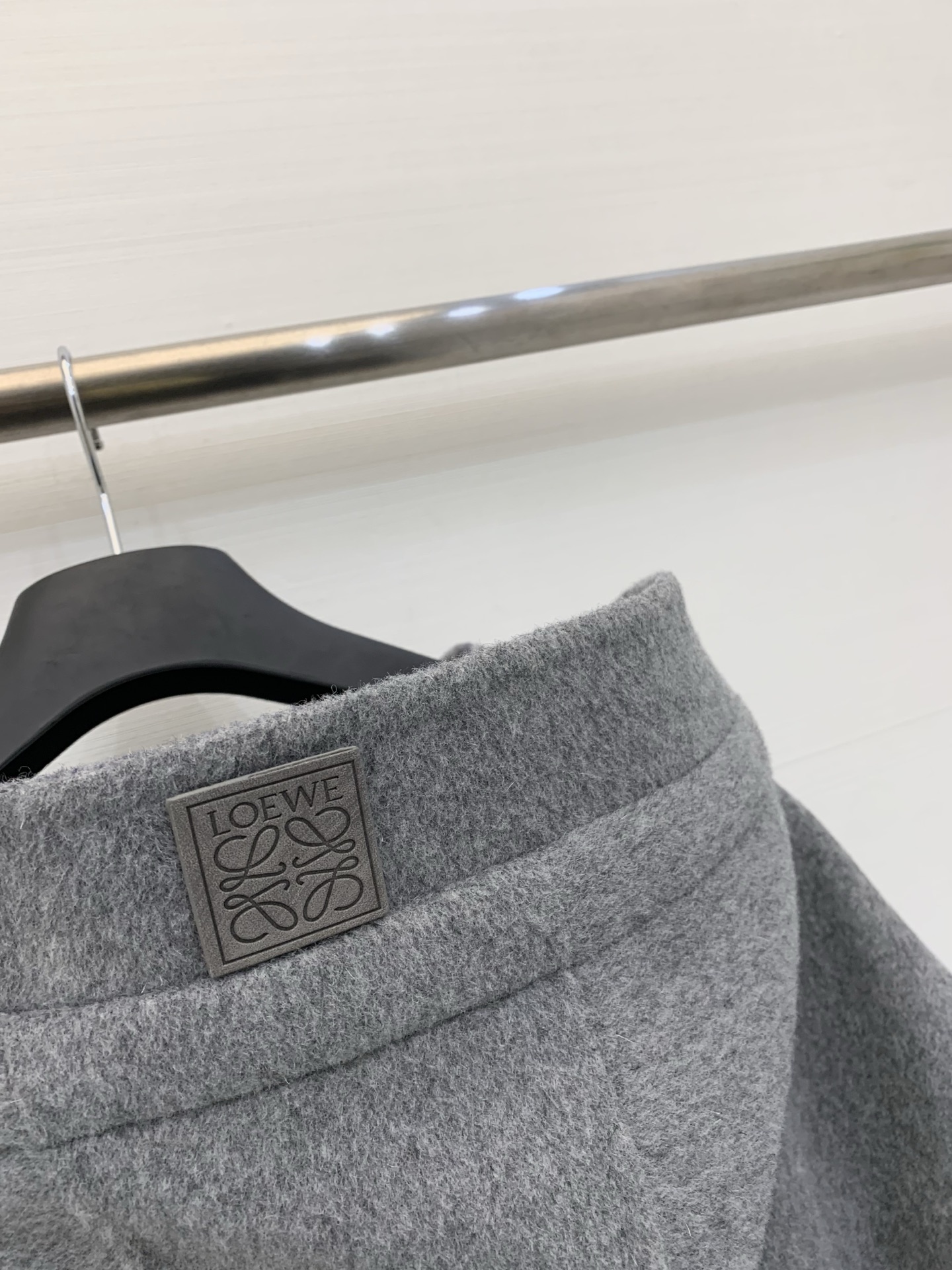 Loewe 25秋冬新款 灰色双面羊绒连帽外套，骆驼绒➕羊毛面料，内里格纹设计，简约又带点设计感，宽松版