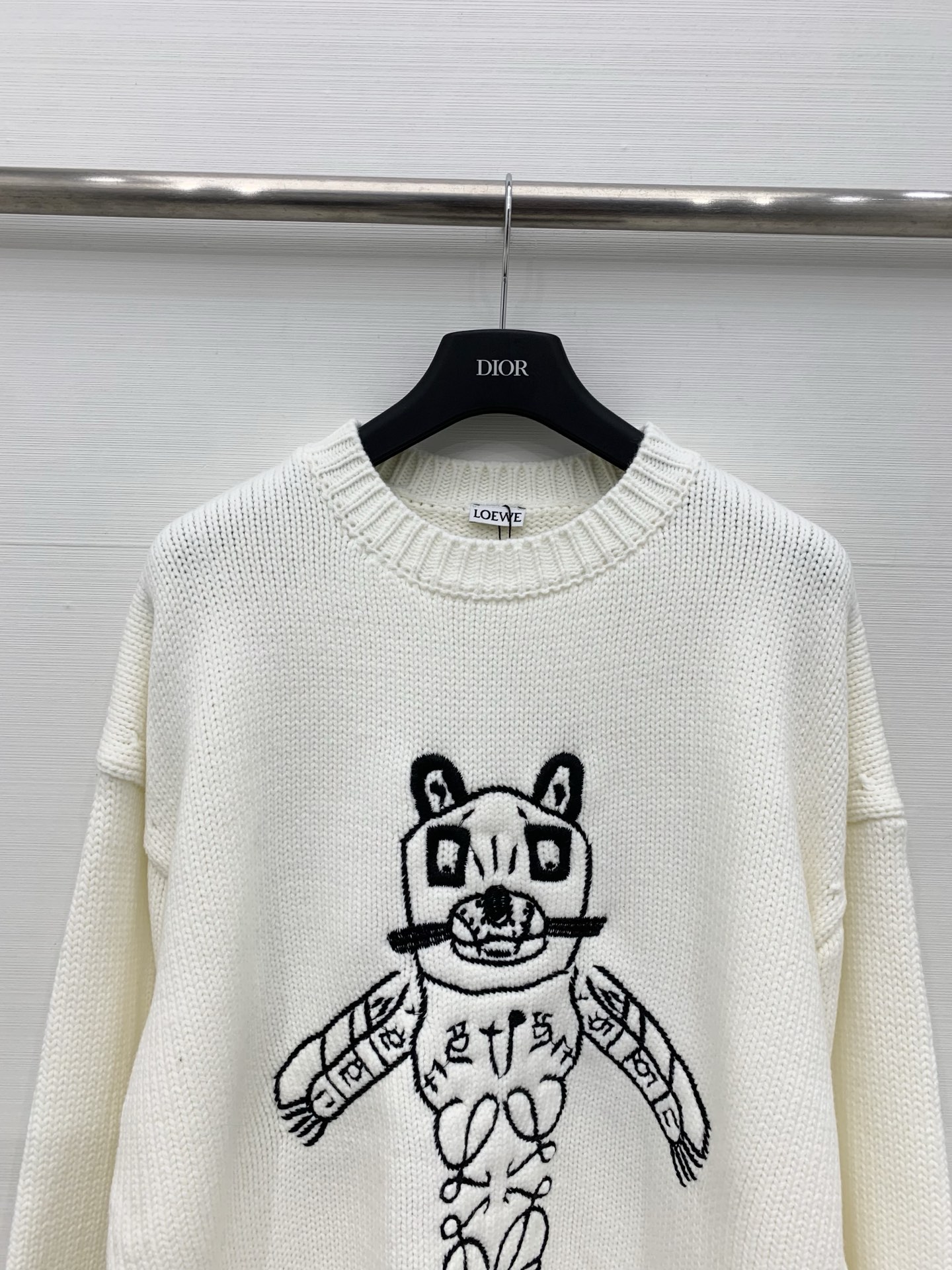 Loewe 25秋冬新款 猫咪刺绣毛衣款 logo图案修饰点缀 系列款出货 上身高级氛围感🈵️🈵️ 𝟑𝟔